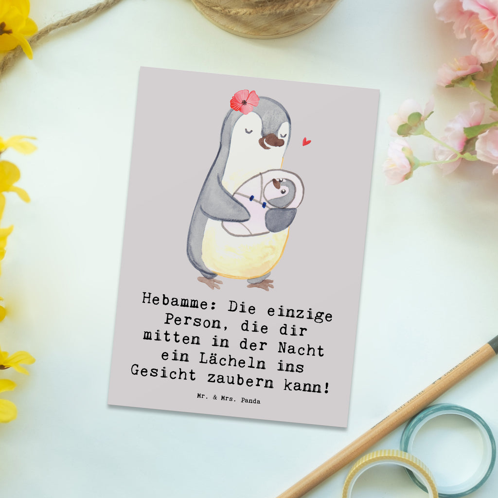 Postkarte Hebamme Lächeln Postkarte, Karte, Geschenkkarte, Grußkarte, Einladung, Ansichtskarte, Geburtstagskarte, Einladungskarte, Dankeskarte, Ansichtskarten, Einladung Geburtstag, Einladungskarten Geburtstag, Beruf, Ausbildung, Jubiläum, Abschied, Rente, Kollege, Kollegin, Geschenk, Schenken, Arbeitskollege, Mitarbeiter, Firma, Danke, Dankeschön