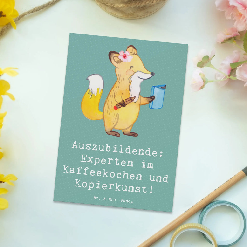 Postkarte Auszubildende Kaffeekünstler Postkarte, Karte, Geschenkkarte, Grußkarte, Einladung, Ansichtskarte, Geburtstagskarte, Einladungskarte, Dankeskarte, Ansichtskarten, Einladung Geburtstag, Einladungskarten Geburtstag, Beruf, Ausbildung, Jubiläum, Abschied, Rente, Kollege, Kollegin, Geschenk, Schenken, Arbeitskollege, Mitarbeiter, Firma, Danke, Dankeschön