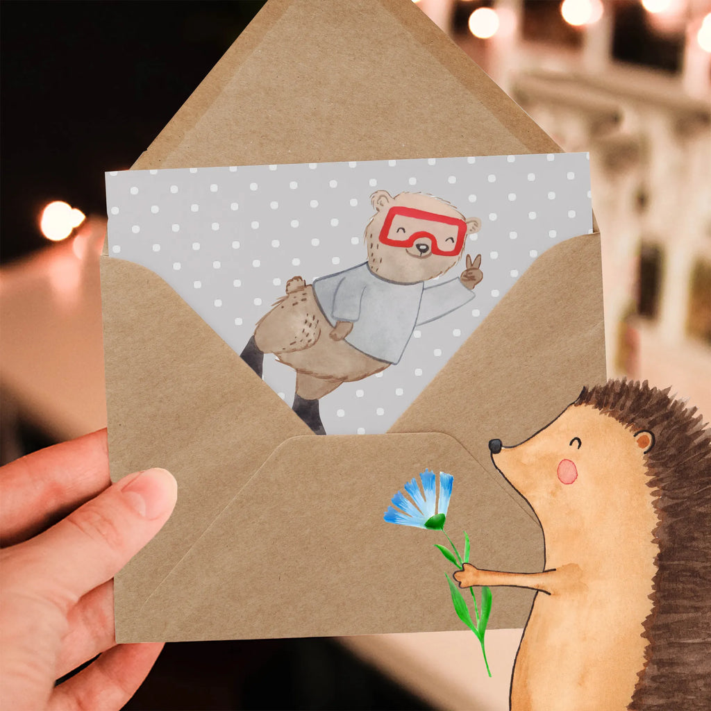 Deluxe Card Ein Schwimmlehrer geht nicht unter, er schwimmt einfach weiter! Karte, Grußkarte, Klappkarte, Einladungskarte, Glückwunschkarte, Hochzeitskarte, Geburtstagskarte, Hochwertige Grußkarte, Hochwertige Klappkarte, Beruf, Ausbildung, Jubiläum, Abschied, Rente, Kollege, Kollegin, Geschenk, Schenken, Arbeitskollege, Mitarbeiter, Firma, Danke, Dankeschön
