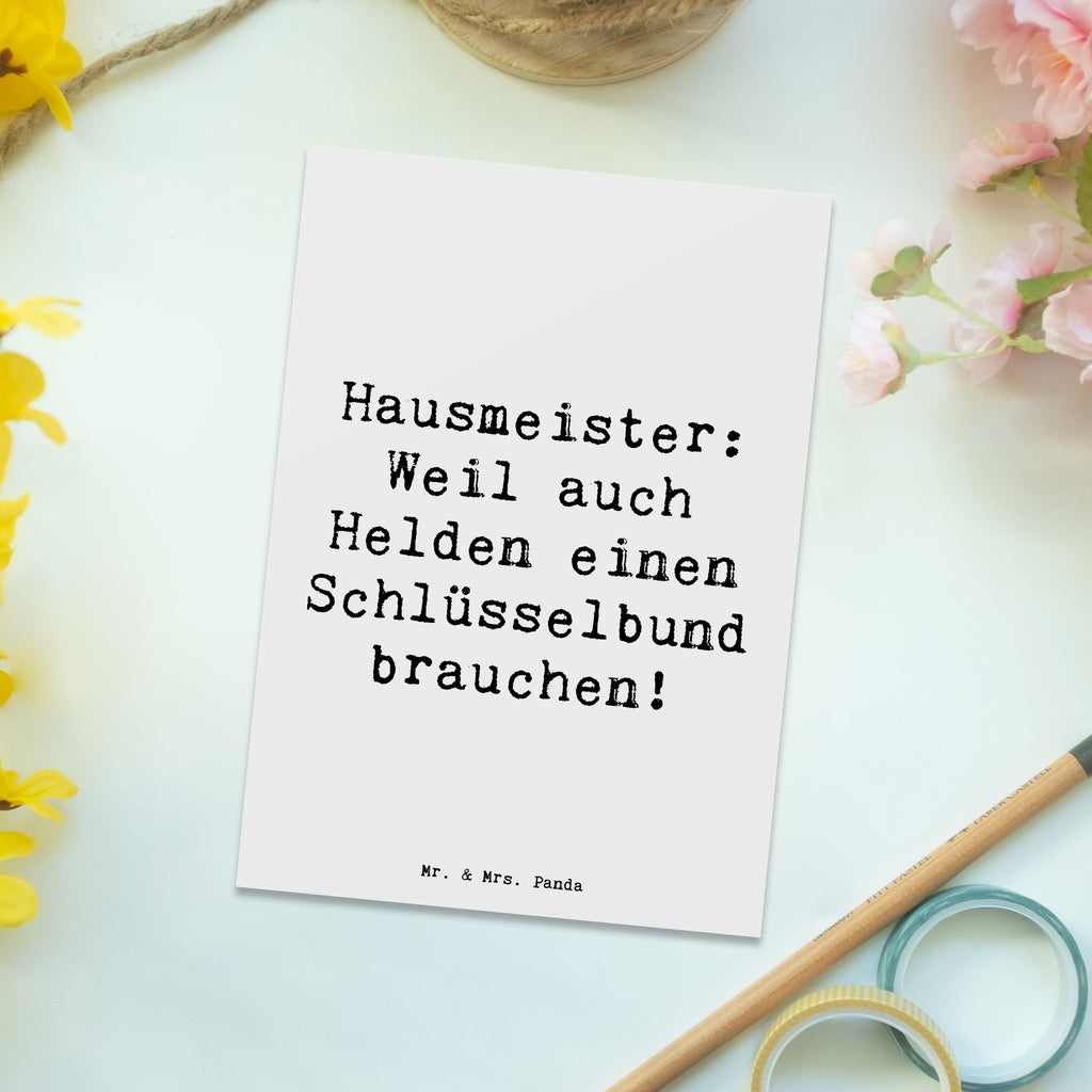 Postkarte Spruch Hausmeister: Weil auch Helden einen Schlüsselbund brauchen! Postkarte, Karte, Geschenkkarte, Grußkarte, Einladung, Ansichtskarte, Geburtstagskarte, Einladungskarte, Dankeskarte, Ansichtskarten, Einladung Geburtstag, Einladungskarten Geburtstag, Beruf, Ausbildung, Jubiläum, Abschied, Rente, Kollege, Kollegin, Geschenk, Schenken, Arbeitskollege, Mitarbeiter, Firma, Danke, Dankeschön