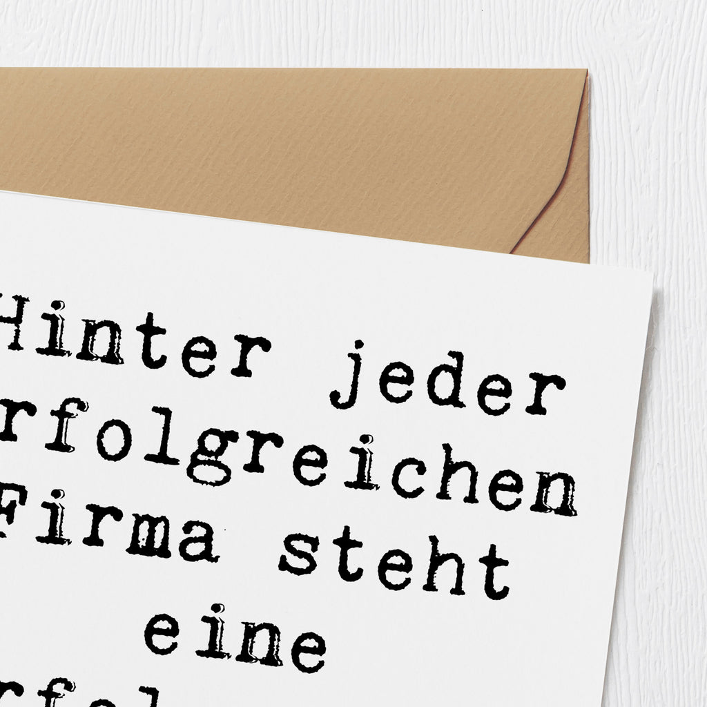 Deluxe Karte Spruch Hinter jeder erfolgreichen Firma steht eine erfolgreiche Chefin. Karte, Grußkarte, Klappkarte, Einladungskarte, Glückwunschkarte, Hochzeitskarte, Geburtstagskarte, Hochwertige Grußkarte, Hochwertige Klappkarte, Beruf, Ausbildung, Jubiläum, Abschied, Rente, Kollege, Kollegin, Geschenk, Schenken, Arbeitskollege, Mitarbeiter, Firma, Danke, Dankeschön