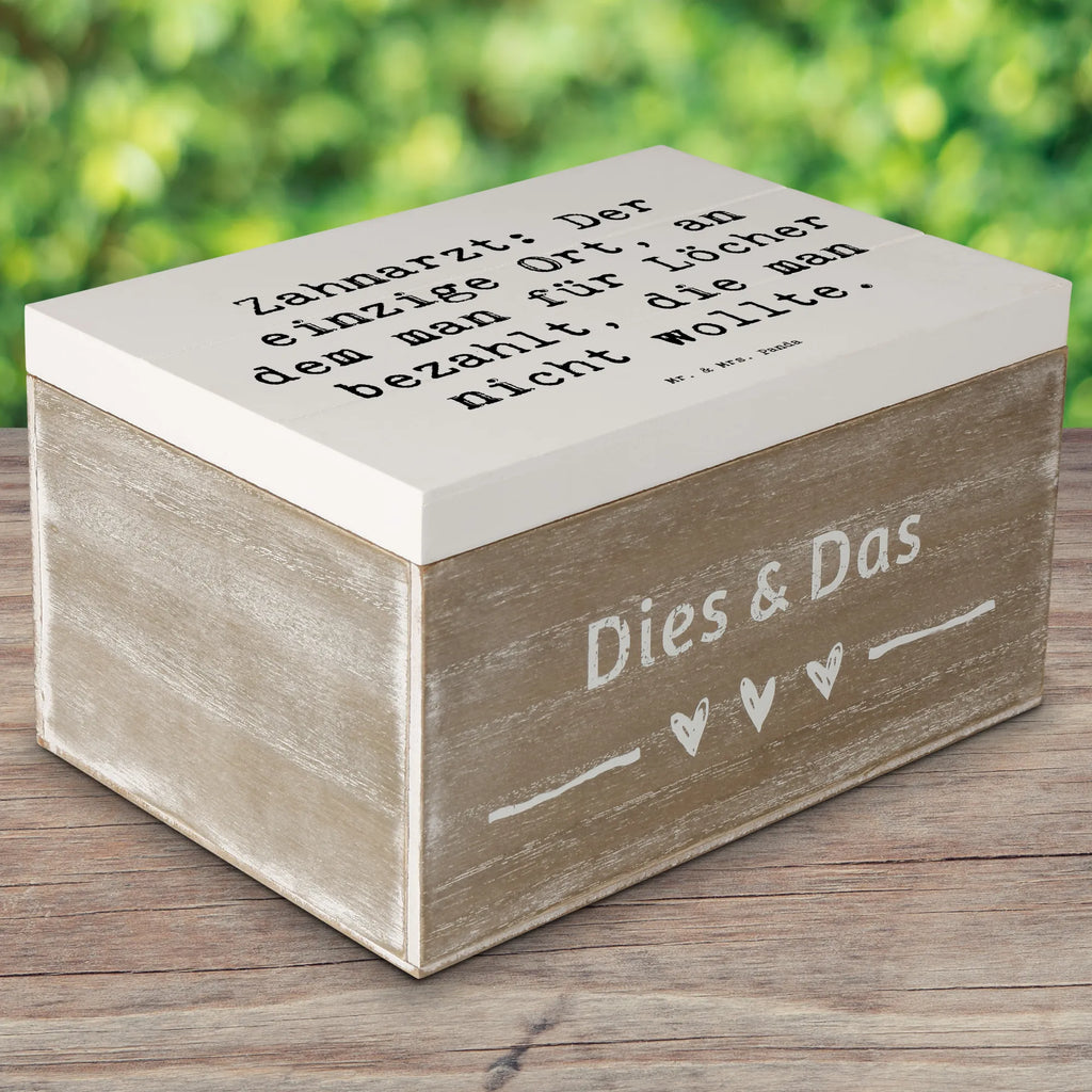 Holzkiste Spruch Zahnarzt Lochgebühr Holzkiste, Kiste, Schatzkiste, Truhe, Schatulle, XXL, Erinnerungsbox, Erinnerungskiste, Dekokiste, Aufbewahrungsbox, Geschenkbox, Geschenkdose, Beruf, Ausbildung, Jubiläum, Abschied, Rente, Kollege, Kollegin, Geschenk, Schenken, Arbeitskollege, Mitarbeiter, Firma, Danke, Dankeschön