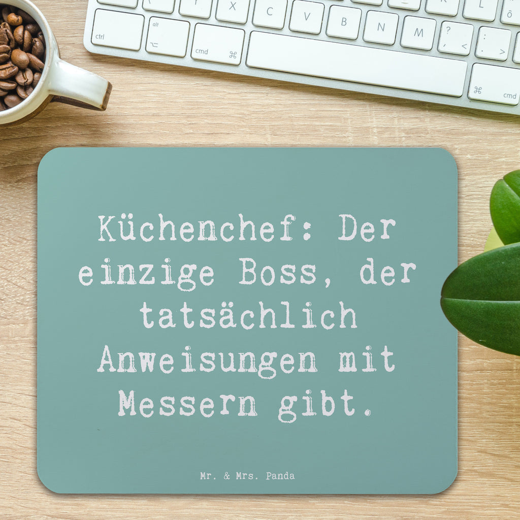 Mauspad Spruch Küchenchef: Der einzige Boss, der tatsächlich Anweisungen mit Messern gibt. Mousepad, Computer zubehör, Büroausstattung, PC Zubehör, Arbeitszimmer, Mauspad, Einzigartiges Mauspad, Designer Mauspad, Mausunterlage, Mauspad Büro, Beruf, Ausbildung, Jubiläum, Abschied, Rente, Kollege, Kollegin, Geschenk, Schenken, Arbeitskollege, Mitarbeiter, Firma, Danke, Dankeschön