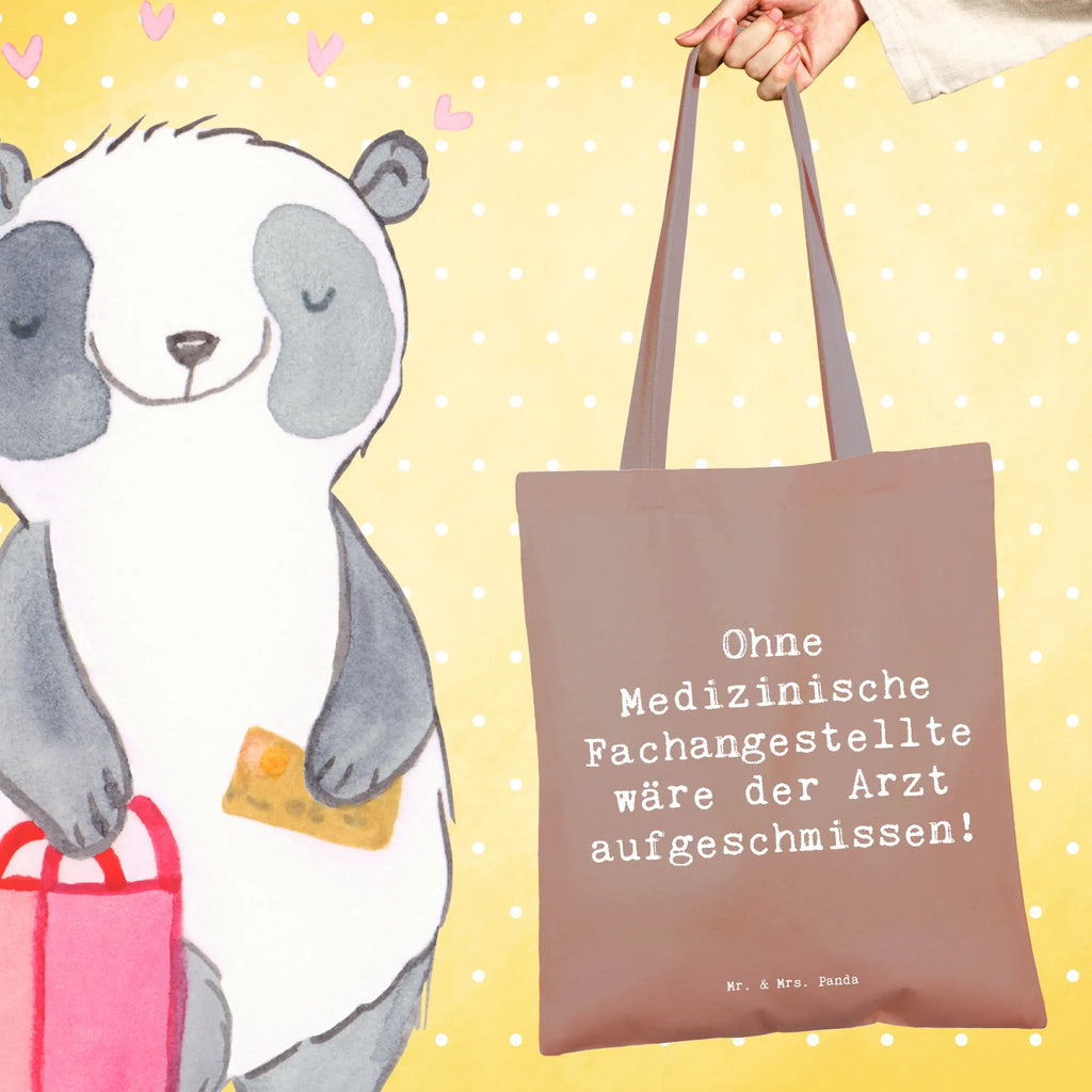 Tragetasche Spruch Ohne Medizinische Fachangestellte wäre der Arzt aufgeschmissen! Beuteltasche, Beutel, Einkaufstasche, Jutebeutel, Stoffbeutel, Tasche, Shopper, Umhängetasche, Strandtasche, Schultertasche, Stofftasche, Tragetasche, Badetasche, Jutetasche, Einkaufstüte, Laptoptasche, Beruf, Ausbildung, Jubiläum, Abschied, Rente, Kollege, Kollegin, Geschenk, Schenken, Arbeitskollege, Mitarbeiter, Firma, Danke, Dankeschön