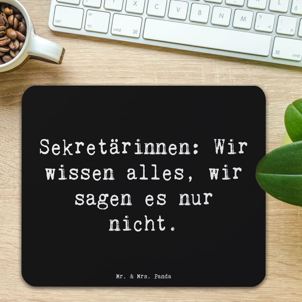 Mauspad Spruch Sekretärinnen: Wir wissen alles, wir sagen es nur nicht. Mousepad, Computer zubehör, Büroausstattung, PC Zubehör, Arbeitszimmer, Mauspad, Einzigartiges Mauspad, Designer Mauspad, Mausunterlage, Mauspad Büro, Beruf, Ausbildung, Jubiläum, Abschied, Rente, Kollege, Kollegin, Geschenk, Schenken, Arbeitskollege, Mitarbeiter, Firma, Danke, Dankeschön