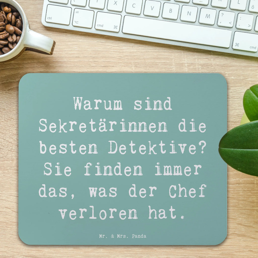 Mauspad Spruch Warum sind Sekretärinnen die besten Detektive? Sie finden immer das, was der Chef verloren hat. Mousepad, Computer zubehör, Büroausstattung, PC Zubehör, Arbeitszimmer, Mauspad, Einzigartiges Mauspad, Designer Mauspad, Mausunterlage, Mauspad Büro, Beruf, Ausbildung, Jubiläum, Abschied, Rente, Kollege, Kollegin, Geschenk, Schenken, Arbeitskollege, Mitarbeiter, Firma, Danke, Dankeschön