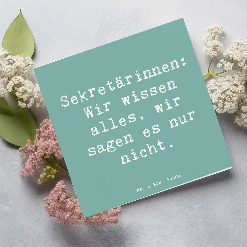 Deluxe Karte Spruch Sekretärinnen: Wir wissen alles, wir sagen es nur nicht. Karte, Grußkarte, Klappkarte, Einladungskarte, Glückwunschkarte, Hochzeitskarte, Geburtstagskarte, Hochwertige Grußkarte, Hochwertige Klappkarte, Beruf, Ausbildung, Jubiläum, Abschied, Rente, Kollege, Kollegin, Geschenk, Schenken, Arbeitskollege, Mitarbeiter, Firma, Danke, Dankeschön