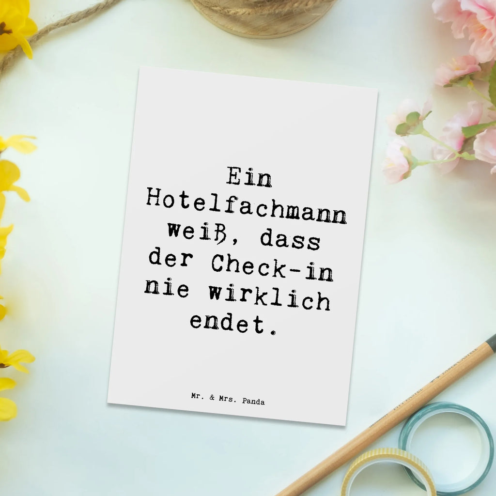 Postkarte Spruch Ein Hotelfachmann weiß, dass der Check-in nie wirklich endet. Postkarte, Karte, Geschenkkarte, Grußkarte, Einladung, Ansichtskarte, Geburtstagskarte, Einladungskarte, Dankeskarte, Ansichtskarten, Einladung Geburtstag, Einladungskarten Geburtstag, Beruf, Ausbildung, Jubiläum, Abschied, Rente, Kollege, Kollegin, Geschenk, Schenken, Arbeitskollege, Mitarbeiter, Firma, Danke, Dankeschön