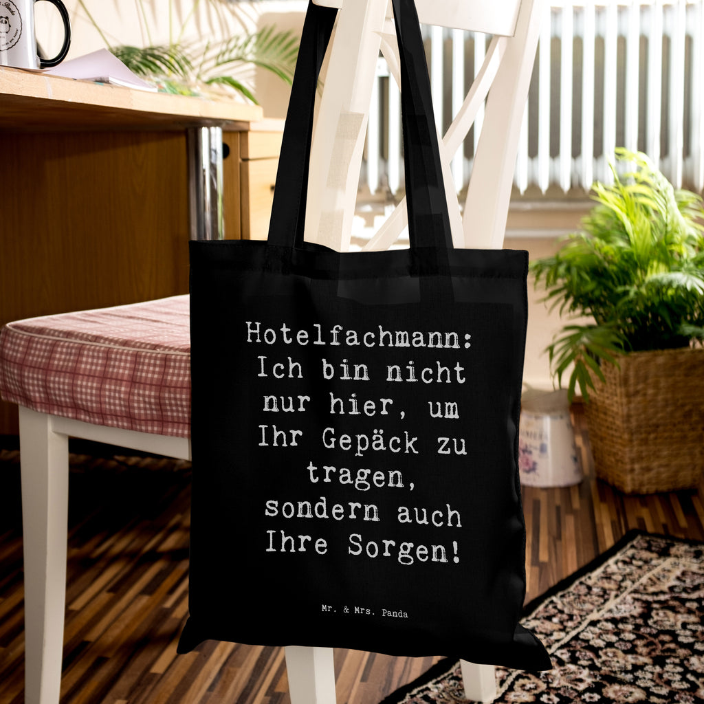 Tragetasche Spruch Hotelfachmann: Ich bin nicht nur hier, um Ihr Gepäck zu tragen, sondern auch Ihre Sorgen! Beuteltasche, Beutel, Einkaufstasche, Jutebeutel, Stoffbeutel, Tasche, Shopper, Umhängetasche, Strandtasche, Schultertasche, Stofftasche, Tragetasche, Badetasche, Jutetasche, Einkaufstüte, Laptoptasche, Beruf, Ausbildung, Jubiläum, Abschied, Rente, Kollege, Kollegin, Geschenk, Schenken, Arbeitskollege, Mitarbeiter, Firma, Danke, Dankeschön