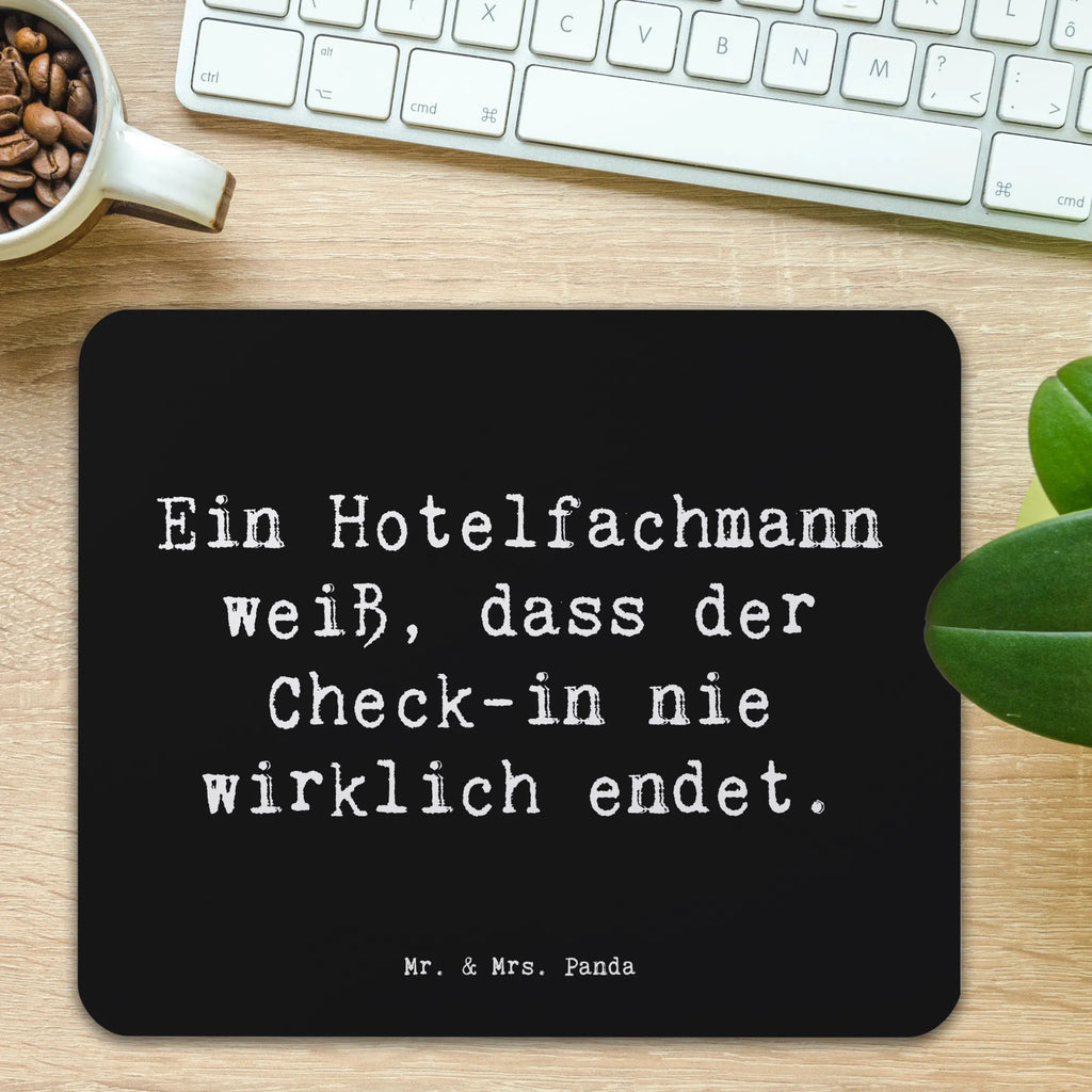 Mauspad Spruch Ein Hotelfachmann weiß, dass der Check-in nie wirklich endet. Mousepad, Computer zubehör, Büroausstattung, PC Zubehör, Arbeitszimmer, Mauspad, Einzigartiges Mauspad, Designer Mauspad, Mausunterlage, Mauspad Büro, Beruf, Ausbildung, Jubiläum, Abschied, Rente, Kollege, Kollegin, Geschenk, Schenken, Arbeitskollege, Mitarbeiter, Firma, Danke, Dankeschön