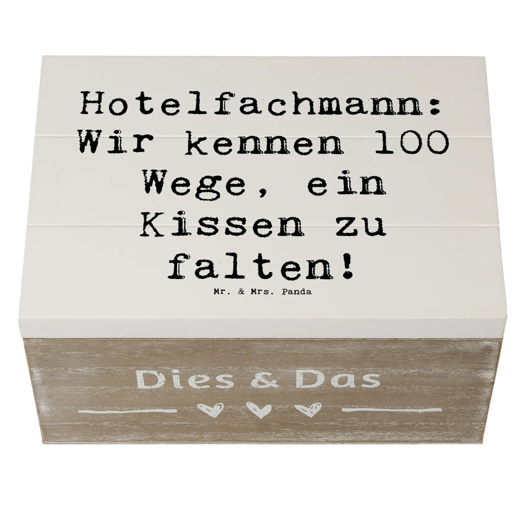 Holzkiste Spruch Hotelfachmann: Wir kennen 100 Wege, ein Kissen zu falten! Holzkiste, Kiste, Schatzkiste, Truhe, Schatulle, XXL, Erinnerungsbox, Erinnerungskiste, Dekokiste, Aufbewahrungsbox, Geschenkbox, Geschenkdose, Beruf, Ausbildung, Jubiläum, Abschied, Rente, Kollege, Kollegin, Geschenk, Schenken, Arbeitskollege, Mitarbeiter, Firma, Danke, Dankeschön