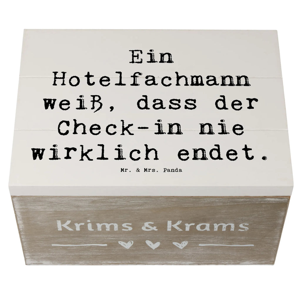 Holzkiste Spruch Ein Hotelfachmann weiß, dass der Check-in nie wirklich endet. Holzkiste, Kiste, Schatzkiste, Truhe, Schatulle, XXL, Erinnerungsbox, Erinnerungskiste, Dekokiste, Aufbewahrungsbox, Geschenkbox, Geschenkdose, Beruf, Ausbildung, Jubiläum, Abschied, Rente, Kollege, Kollegin, Geschenk, Schenken, Arbeitskollege, Mitarbeiter, Firma, Danke, Dankeschön