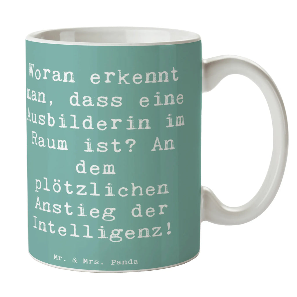 Tasse Spruch Woran erkennt man, dass eine Ausbilderin im Raum ist? An dem plötzlichen Anstieg der Intelligenz! Tasse, Kaffeetasse, Teetasse, Becher, Kaffeebecher, Teebecher, Keramiktasse, Porzellantasse, Büro Tasse, Geschenk Tasse, Tasse Sprüche, Tasse Motive, Kaffeetassen, Tasse bedrucken, Designer Tasse, Cappuccino Tassen, Schöne Teetassen, Beruf, Ausbildung, Jubiläum, Abschied, Rente, Kollege, Kollegin, Geschenk, Schenken, Arbeitskollege, Mitarbeiter, Firma, Danke, Dankeschön