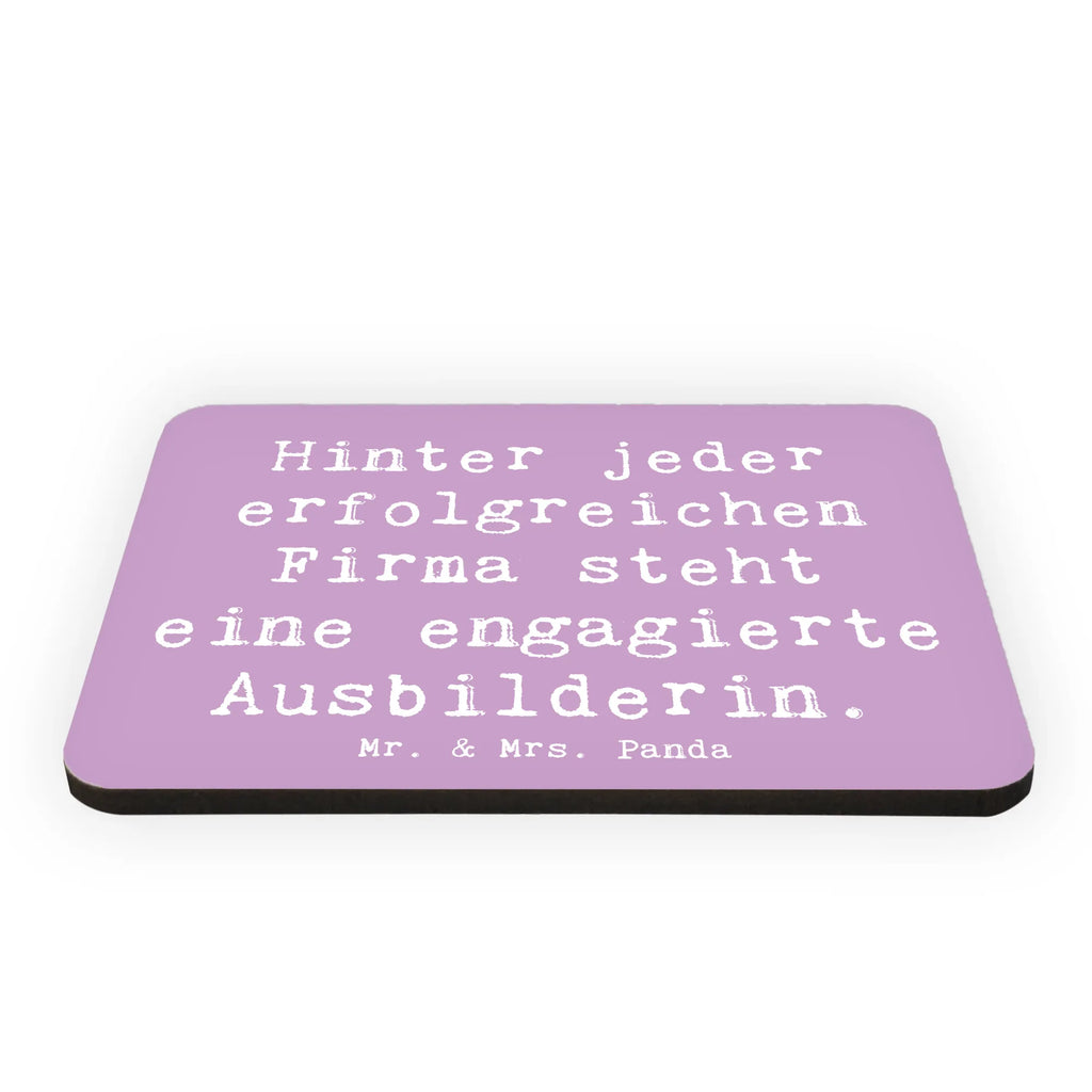 Magnet Spruch Hinter jeder erfolgreichen Firma steht eine engagierte Ausbilderin. Kühlschrankmagnet, Pinnwandmagnet, Souvenir Magnet, Motivmagnete, Dekomagnet, Whiteboard Magnet, Notiz Magnet, Kühlschrank Dekoration, Beruf, Ausbildung, Jubiläum, Abschied, Rente, Kollege, Kollegin, Geschenk, Schenken, Arbeitskollege, Mitarbeiter, Firma, Danke, Dankeschön