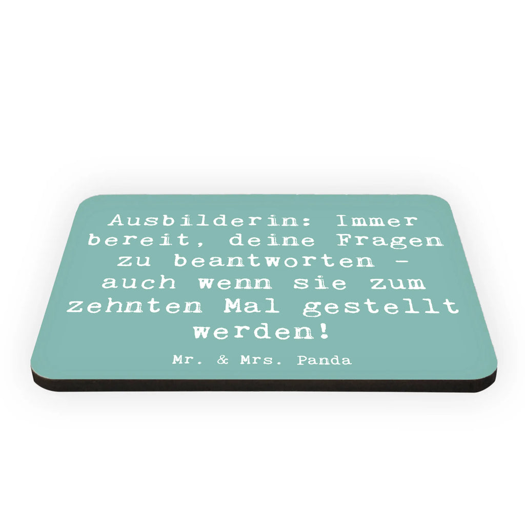 Magnet Spruch Ausbilderin: Immer bereit, deine Fragen zu beantworten - auch wenn sie zum zehnten Mal gestellt werden! Kühlschrankmagnet, Pinnwandmagnet, Souvenir Magnet, Motivmagnete, Dekomagnet, Whiteboard Magnet, Notiz Magnet, Kühlschrank Dekoration, Beruf, Ausbildung, Jubiläum, Abschied, Rente, Kollege, Kollegin, Geschenk, Schenken, Arbeitskollege, Mitarbeiter, Firma, Danke, Dankeschön