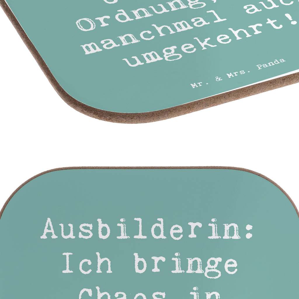 Untersetzer Spruch Ausbilderin: Ich bringe Chaos in Ordnung, und manchmal auch umgekehrt! Untersetzer, Bierdeckel, Glasuntersetzer, Untersetzer Gläser, Getränkeuntersetzer, Untersetzer aus Holz, Untersetzer für Gläser, Korkuntersetzer, Untersetzer Holz, Holzuntersetzer, Tassen Untersetzer, Untersetzer Design, Beruf, Ausbildung, Jubiläum, Abschied, Rente, Kollege, Kollegin, Geschenk, Schenken, Arbeitskollege, Mitarbeiter, Firma, Danke, Dankeschön