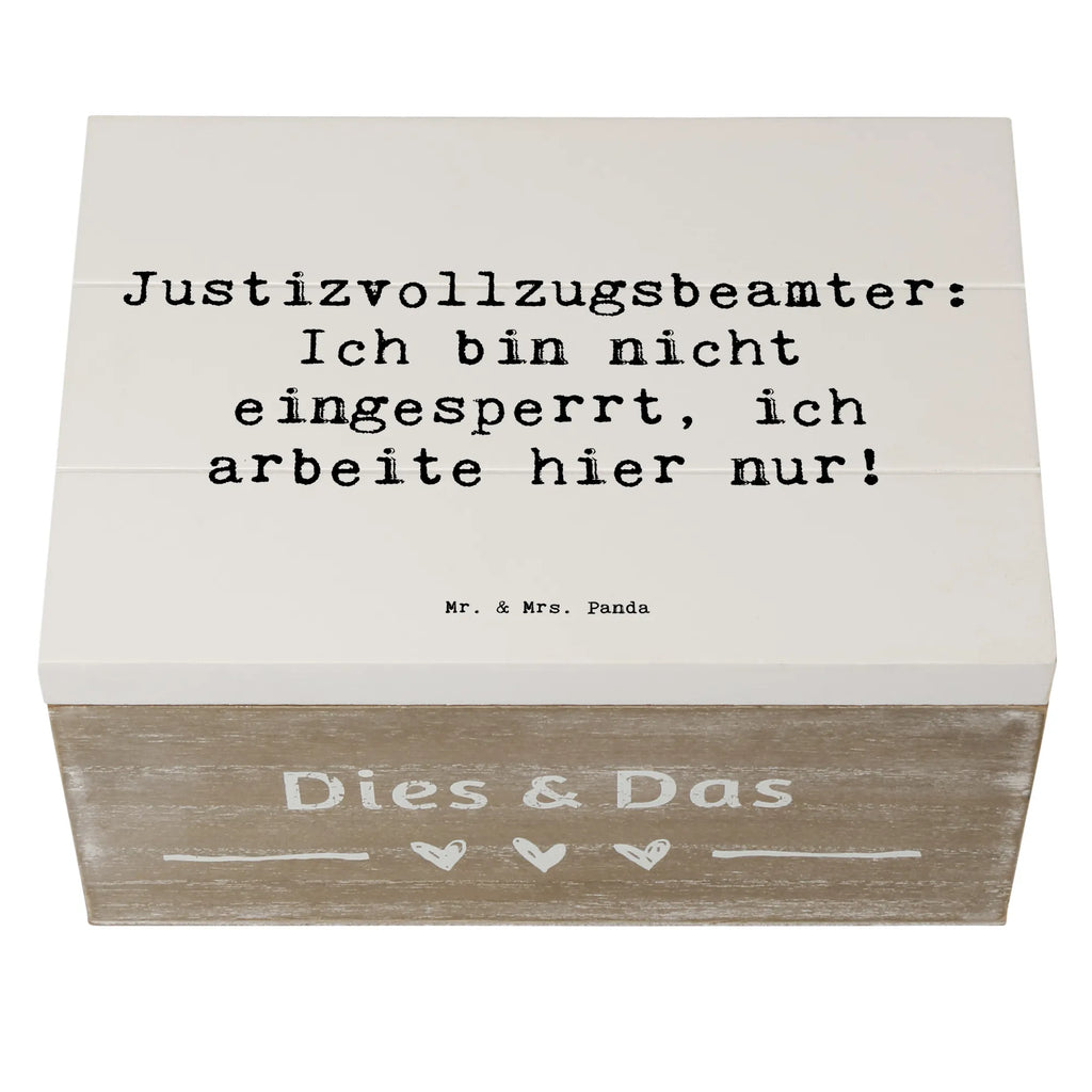 Holzkiste Spruch Justizvollzugsbeamter: Ich bin nicht eingesperrt, ich arbeite hier nur! Holzkiste, Kiste, Schatzkiste, Truhe, Schatulle, XXL, Erinnerungsbox, Erinnerungskiste, Dekokiste, Aufbewahrungsbox, Geschenkbox, Geschenkdose, Beruf, Ausbildung, Jubiläum, Abschied, Rente, Kollege, Kollegin, Geschenk, Schenken, Arbeitskollege, Mitarbeiter, Firma, Danke, Dankeschön