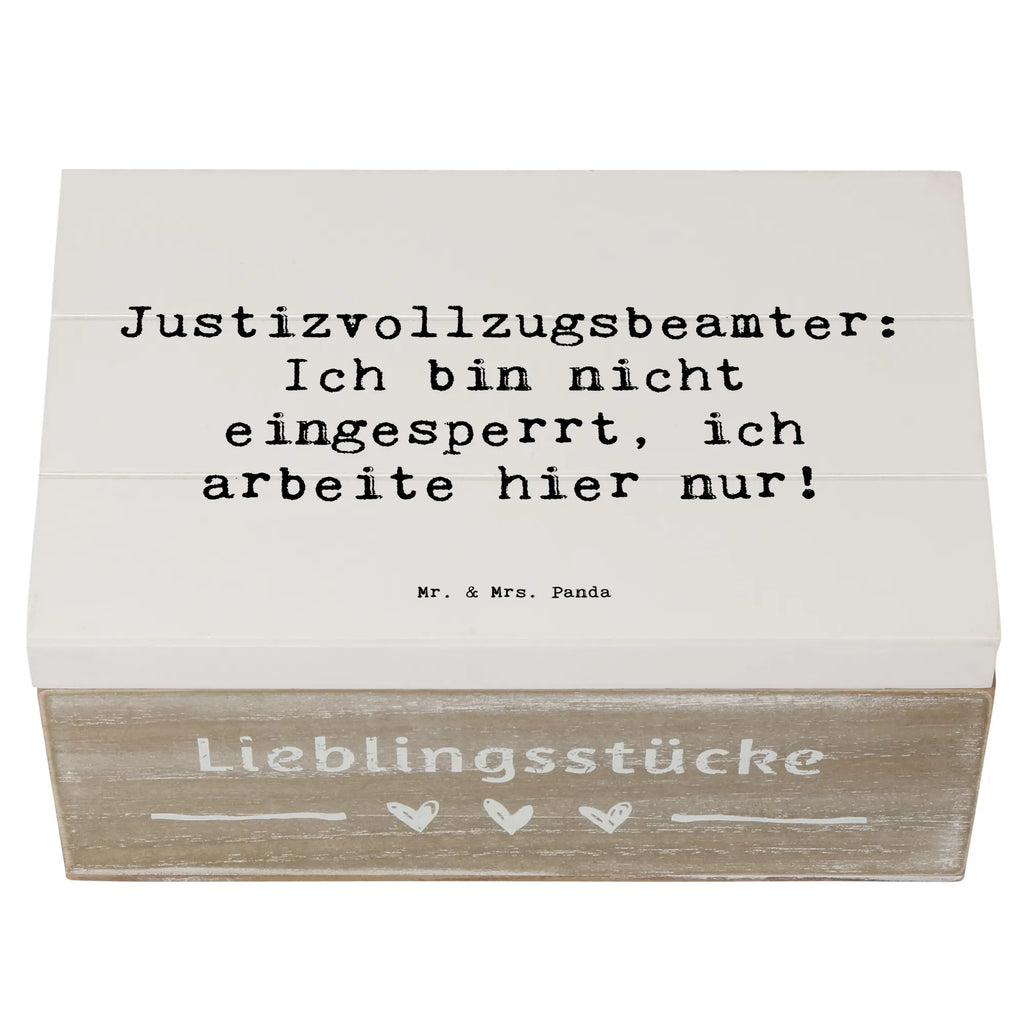 Holzkiste Spruch Justizvollzugsbeamter: Ich bin nicht eingesperrt, ich arbeite hier nur! Holzkiste, Kiste, Schatzkiste, Truhe, Schatulle, XXL, Erinnerungsbox, Erinnerungskiste, Dekokiste, Aufbewahrungsbox, Geschenkbox, Geschenkdose, Beruf, Ausbildung, Jubiläum, Abschied, Rente, Kollege, Kollegin, Geschenk, Schenken, Arbeitskollege, Mitarbeiter, Firma, Danke, Dankeschön