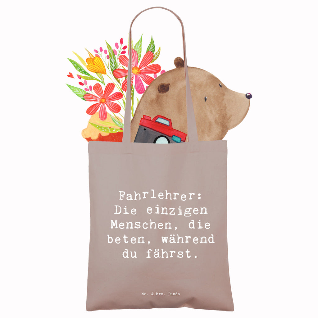 Tragetasche Spruch Fahrlehrer: Die einzigen Menschen, die beten, während du fährst. Beuteltasche, Beutel, Einkaufstasche, Jutebeutel, Stoffbeutel, Tasche, Shopper, Umhängetasche, Strandtasche, Schultertasche, Stofftasche, Tragetasche, Badetasche, Jutetasche, Einkaufstüte, Laptoptasche, Beruf, Ausbildung, Jubiläum, Abschied, Rente, Kollege, Kollegin, Geschenk, Schenken, Arbeitskollege, Mitarbeiter, Firma, Danke, Dankeschön