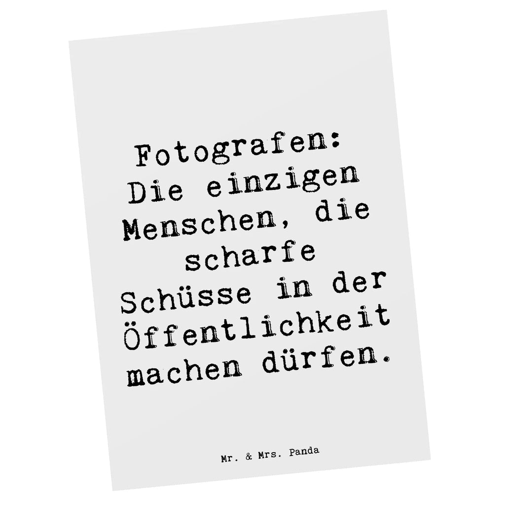 Postkarte Spruch Fotografen: Die einzigen Menschen, die scharfe Schüsse in der Öffentlichkeit machen dürfen. Postkarte, Karte, Geschenkkarte, Grußkarte, Einladung, Ansichtskarte, Geburtstagskarte, Einladungskarte, Dankeskarte, Ansichtskarten, Einladung Geburtstag, Einladungskarten Geburtstag, Beruf, Ausbildung, Jubiläum, Abschied, Rente, Kollege, Kollegin, Geschenk, Schenken, Arbeitskollege, Mitarbeiter, Firma, Danke, Dankeschön