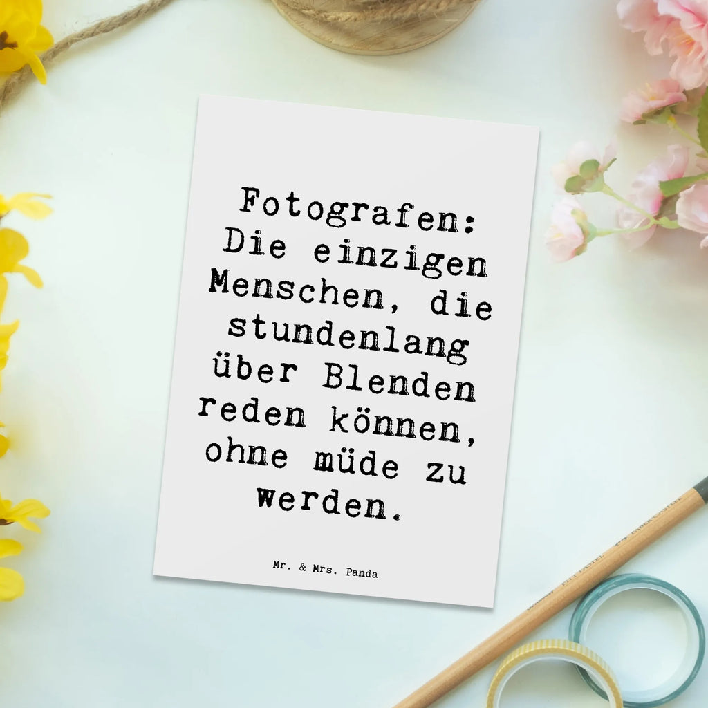 Postkarte Spruch Fotografen: Die einzigen Menschen, die stundenlang über Blenden reden können, ohne müde zu werden. Postkarte, Karte, Geschenkkarte, Grußkarte, Einladung, Ansichtskarte, Geburtstagskarte, Einladungskarte, Dankeskarte, Ansichtskarten, Einladung Geburtstag, Einladungskarten Geburtstag, Beruf, Ausbildung, Jubiläum, Abschied, Rente, Kollege, Kollegin, Geschenk, Schenken, Arbeitskollege, Mitarbeiter, Firma, Danke, Dankeschön