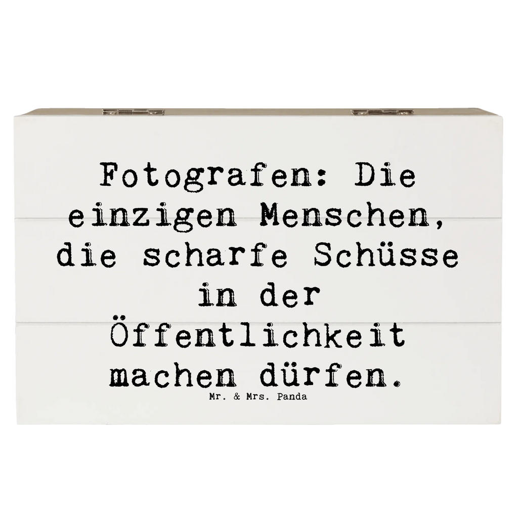 Holzkiste Spruch Fotografen: Die einzigen Menschen, die scharfe Schüsse in der Öffentlichkeit machen dürfen. Holzkiste, Kiste, Schatzkiste, Truhe, Schatulle, XXL, Erinnerungsbox, Erinnerungskiste, Dekokiste, Aufbewahrungsbox, Geschenkbox, Geschenkdose, Beruf, Ausbildung, Jubiläum, Abschied, Rente, Kollege, Kollegin, Geschenk, Schenken, Arbeitskollege, Mitarbeiter, Firma, Danke, Dankeschön