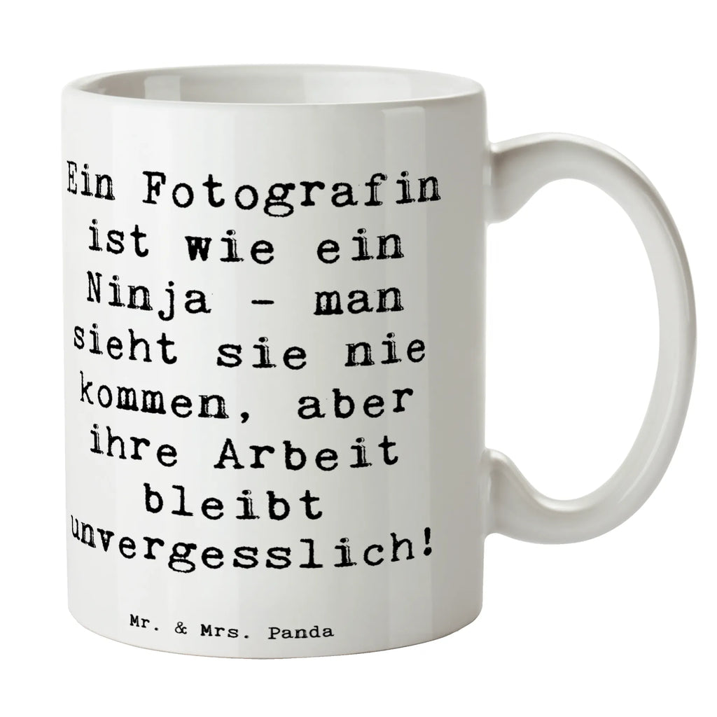 Tasse Spruch Ein Fotografin ist wie ein Ninja - man sieht sie nie kommen, aber ihre Arbeit bleibt unvergesslich! Tasse, Kaffeetasse, Teetasse, Becher, Kaffeebecher, Teebecher, Keramiktasse, Porzellantasse, Büro Tasse, Geschenk Tasse, Tasse Sprüche, Tasse Motive, Kaffeetassen, Tasse bedrucken, Designer Tasse, Cappuccino Tassen, Schöne Teetassen, Beruf, Ausbildung, Jubiläum, Abschied, Rente, Kollege, Kollegin, Geschenk, Schenken, Arbeitskollege, Mitarbeiter, Firma, Danke, Dankeschön