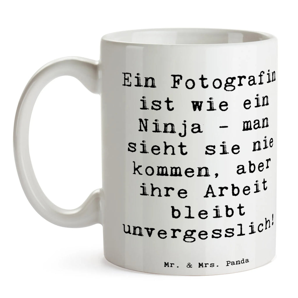 Tasse Spruch Ein Fotografin ist wie ein Ninja - man sieht sie nie kommen, aber ihre Arbeit bleibt unvergesslich! Tasse, Kaffeetasse, Teetasse, Becher, Kaffeebecher, Teebecher, Keramiktasse, Porzellantasse, Büro Tasse, Geschenk Tasse, Tasse Sprüche, Tasse Motive, Kaffeetassen, Tasse bedrucken, Designer Tasse, Cappuccino Tassen, Schöne Teetassen, Beruf, Ausbildung, Jubiläum, Abschied, Rente, Kollege, Kollegin, Geschenk, Schenken, Arbeitskollege, Mitarbeiter, Firma, Danke, Dankeschön