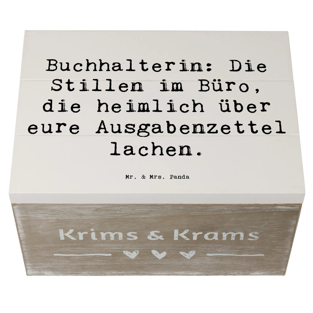 Holzkiste Spruch Buchhalterin: Die Stillen im Büro, die heimlich über eure Ausgabenzettel lachen. Holzkiste, Kiste, Schatzkiste, Truhe, Schatulle, XXL, Erinnerungsbox, Erinnerungskiste, Dekokiste, Aufbewahrungsbox, Geschenkbox, Geschenkdose, Beruf, Ausbildung, Jubiläum, Abschied, Rente, Kollege, Kollegin, Geschenk, Schenken, Arbeitskollege, Mitarbeiter, Firma, Danke, Dankeschön