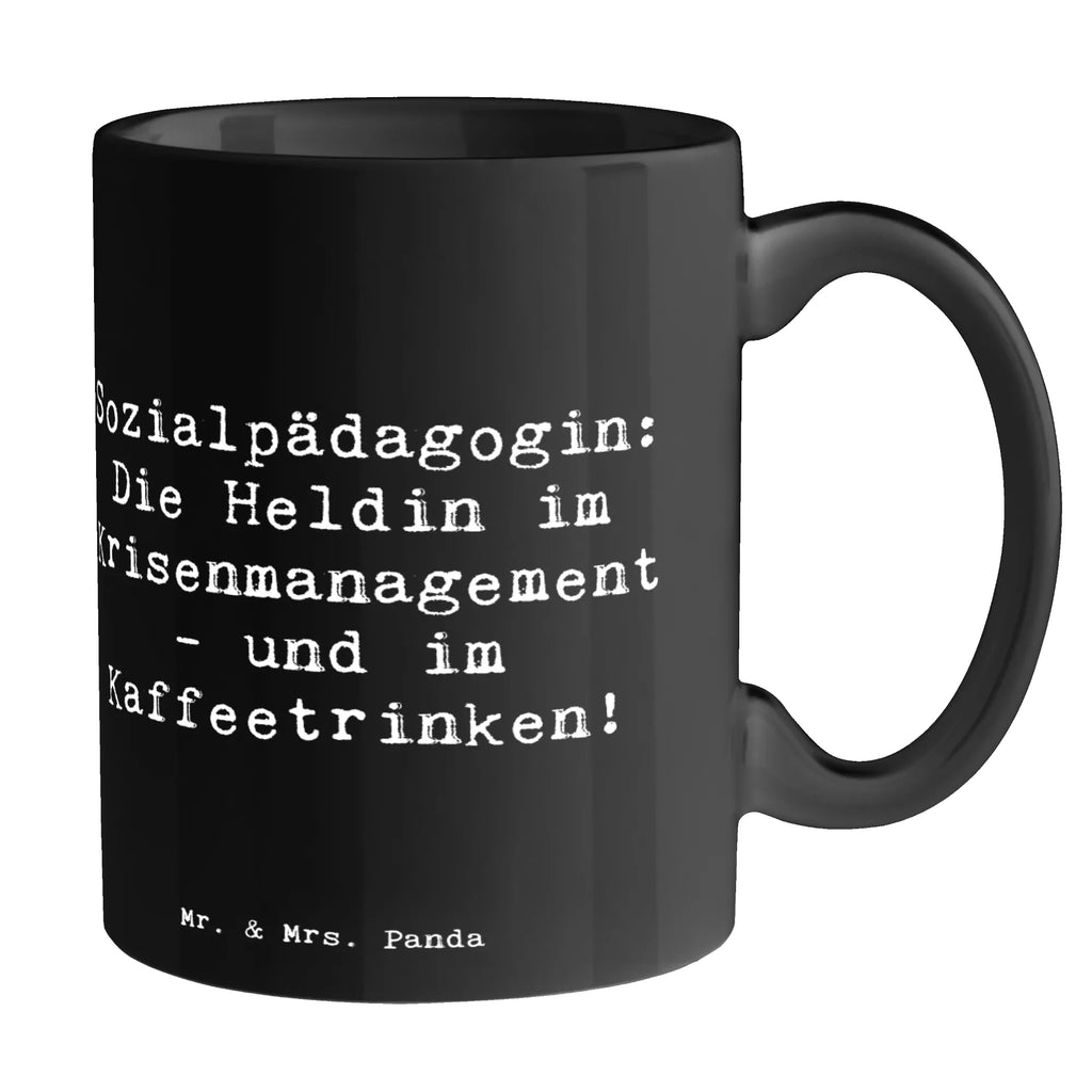 Tasse Spruch Sozialpädagogin: Die Heldin im Krisenmanagement - und im Kaffeetrinken! Tasse, Kaffeetasse, Teetasse, Becher, Kaffeebecher, Teebecher, Keramiktasse, Porzellantasse, Büro Tasse, Geschenk Tasse, Tasse Sprüche, Tasse Motive, Kaffeetassen, Tasse bedrucken, Designer Tasse, Cappuccino Tassen, Schöne Teetassen, Beruf, Ausbildung, Jubiläum, Abschied, Rente, Kollege, Kollegin, Geschenk, Schenken, Arbeitskollege, Mitarbeiter, Firma, Danke, Dankeschön