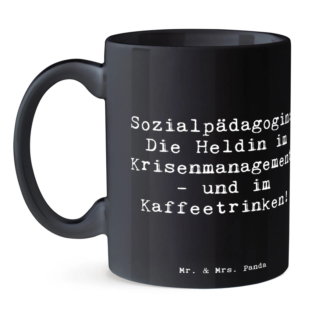 Tasse Spruch Sozialpädagogin: Die Heldin im Krisenmanagement - und im Kaffeetrinken! Tasse, Kaffeetasse, Teetasse, Becher, Kaffeebecher, Teebecher, Keramiktasse, Porzellantasse, Büro Tasse, Geschenk Tasse, Tasse Sprüche, Tasse Motive, Kaffeetassen, Tasse bedrucken, Designer Tasse, Cappuccino Tassen, Schöne Teetassen, Beruf, Ausbildung, Jubiläum, Abschied, Rente, Kollege, Kollegin, Geschenk, Schenken, Arbeitskollege, Mitarbeiter, Firma, Danke, Dankeschön