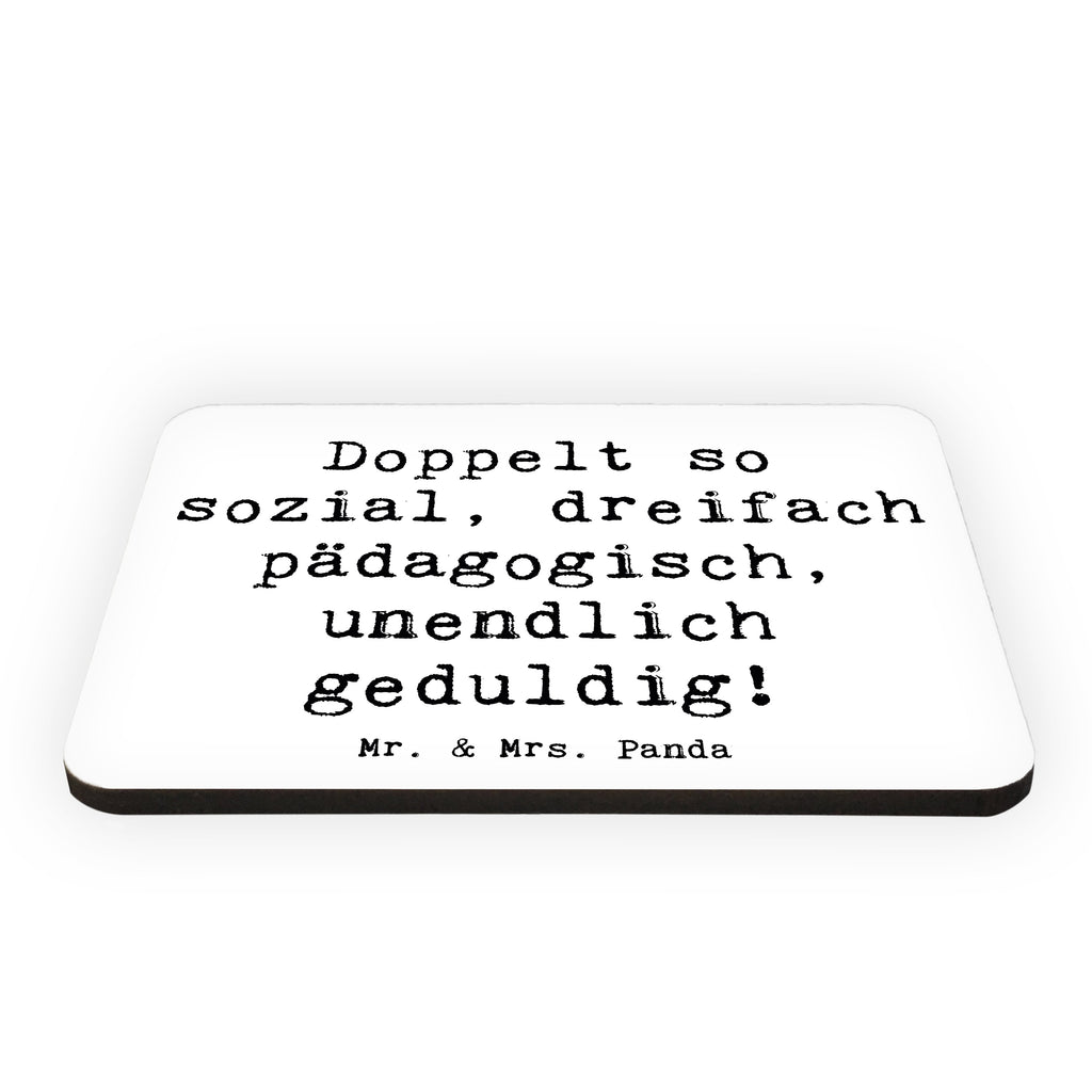 Magnet Spruch Doppelt so sozial, dreifach pädagogisch, unendlich geduldig! Kühlschrankmagnet, Pinnwandmagnet, Souvenir Magnet, Motivmagnete, Dekomagnet, Whiteboard Magnet, Notiz Magnet, Kühlschrank Dekoration, Beruf, Ausbildung, Jubiläum, Abschied, Rente, Kollege, Kollegin, Geschenk, Schenken, Arbeitskollege, Mitarbeiter, Firma, Danke, Dankeschön