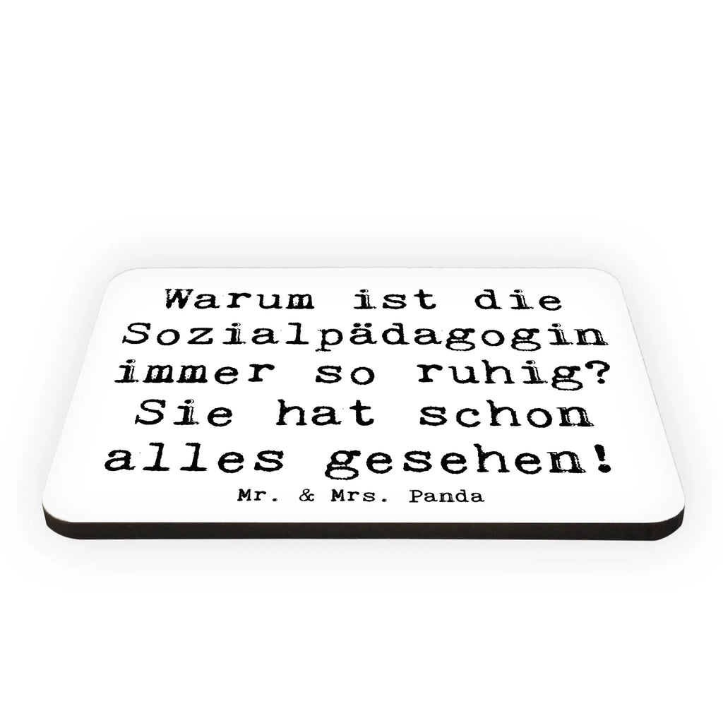 Magnet Spruch Warum ist die Sozialpädagogin immer so ruhig? Sie hat schon alles gesehen! Kühlschrankmagnet, Pinnwandmagnet, Souvenir Magnet, Motivmagnete, Dekomagnet, Whiteboard Magnet, Notiz Magnet, Kühlschrank Dekoration, Beruf, Ausbildung, Jubiläum, Abschied, Rente, Kollege, Kollegin, Geschenk, Schenken, Arbeitskollege, Mitarbeiter, Firma, Danke, Dankeschön