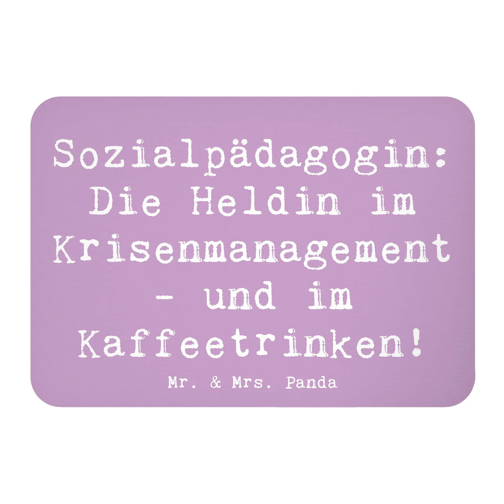 Magnet Spruch Sozialpädagogin: Die Heldin im Krisenmanagement - und im Kaffeetrinken! Kühlschrankmagnet, Pinnwandmagnet, Souvenir Magnet, Motivmagnete, Dekomagnet, Whiteboard Magnet, Notiz Magnet, Kühlschrank Dekoration, Beruf, Ausbildung, Jubiläum, Abschied, Rente, Kollege, Kollegin, Geschenk, Schenken, Arbeitskollege, Mitarbeiter, Firma, Danke, Dankeschön