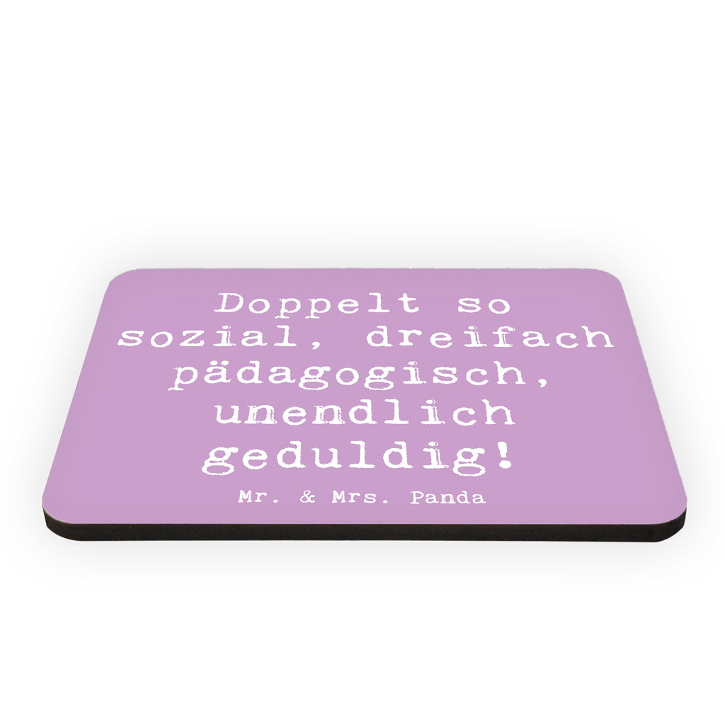 Magnet Spruch Doppelt so sozial, dreifach pädagogisch, unendlich geduldig! Kühlschrankmagnet, Pinnwandmagnet, Souvenir Magnet, Motivmagnete, Dekomagnet, Whiteboard Magnet, Notiz Magnet, Kühlschrank Dekoration, Beruf, Ausbildung, Jubiläum, Abschied, Rente, Kollege, Kollegin, Geschenk, Schenken, Arbeitskollege, Mitarbeiter, Firma, Danke, Dankeschön