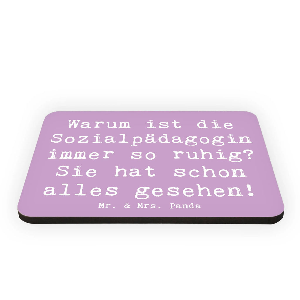 Magnet Spruch Warum ist die Sozialpädagogin immer so ruhig? Sie hat schon alles gesehen! Kühlschrankmagnet, Pinnwandmagnet, Souvenir Magnet, Motivmagnete, Dekomagnet, Whiteboard Magnet, Notiz Magnet, Kühlschrank Dekoration, Beruf, Ausbildung, Jubiläum, Abschied, Rente, Kollege, Kollegin, Geschenk, Schenken, Arbeitskollege, Mitarbeiter, Firma, Danke, Dankeschön