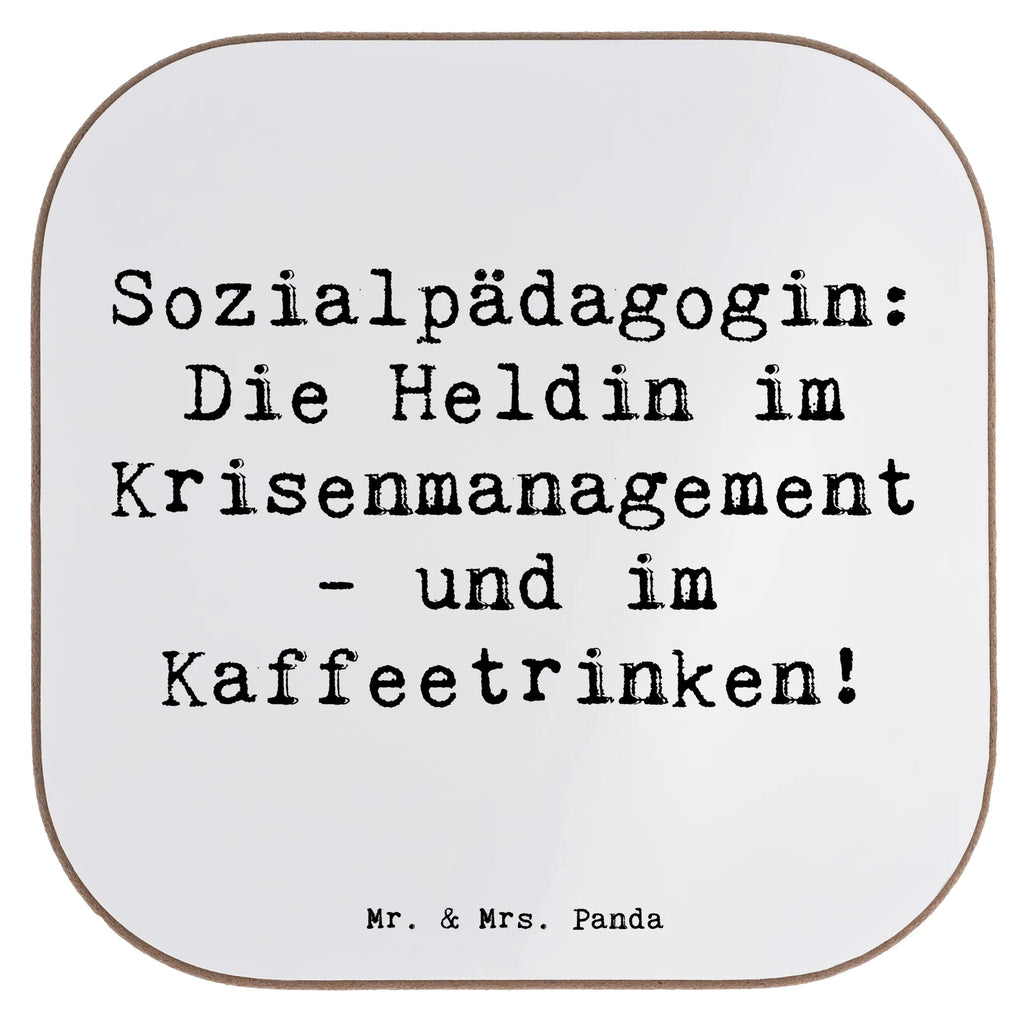 Untersetzer Spruch Sozialpädagogin: Die Heldin im Krisenmanagement - und im Kaffeetrinken! Untersetzer, Bierdeckel, Glasuntersetzer, Untersetzer Gläser, Getränkeuntersetzer, Untersetzer aus Holz, Untersetzer für Gläser, Korkuntersetzer, Untersetzer Holz, Holzuntersetzer, Tassen Untersetzer, Untersetzer Design, Beruf, Ausbildung, Jubiläum, Abschied, Rente, Kollege, Kollegin, Geschenk, Schenken, Arbeitskollege, Mitarbeiter, Firma, Danke, Dankeschön