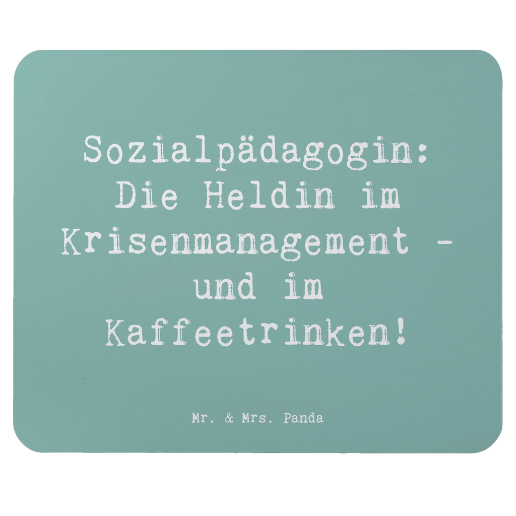 Mauspad Spruch Sozialpädagogin: Die Heldin im Krisenmanagement - und im Kaffeetrinken! Mousepad, Computer zubehör, Büroausstattung, PC Zubehör, Arbeitszimmer, Mauspad, Einzigartiges Mauspad, Designer Mauspad, Mausunterlage, Mauspad Büro, Beruf, Ausbildung, Jubiläum, Abschied, Rente, Kollege, Kollegin, Geschenk, Schenken, Arbeitskollege, Mitarbeiter, Firma, Danke, Dankeschön