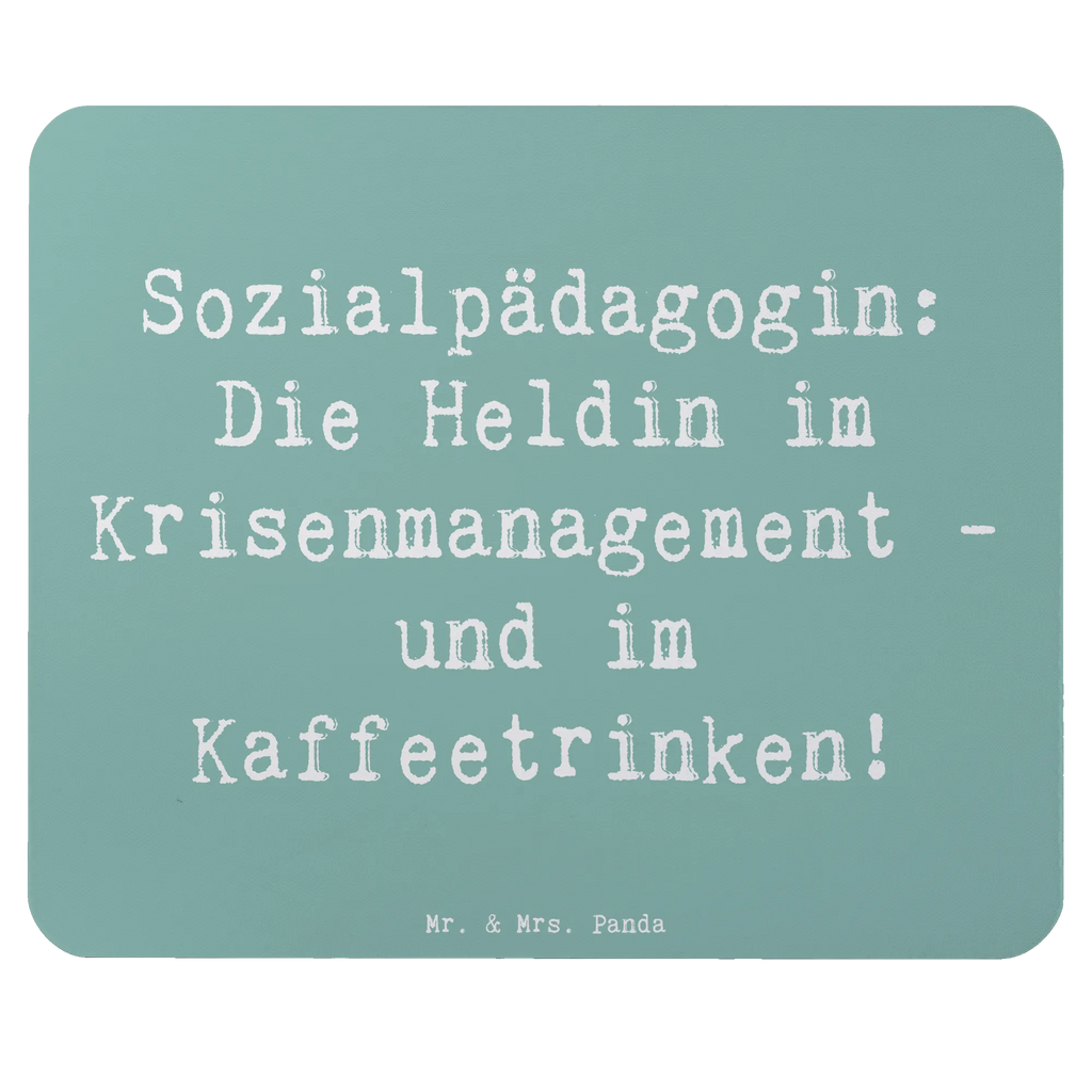 Mauspad Spruch Sozialpädagogin: Die Heldin im Krisenmanagement - und im Kaffeetrinken! Mousepad, Computer zubehör, Büroausstattung, PC Zubehör, Arbeitszimmer, Mauspad, Einzigartiges Mauspad, Designer Mauspad, Mausunterlage, Mauspad Büro, Beruf, Ausbildung, Jubiläum, Abschied, Rente, Kollege, Kollegin, Geschenk, Schenken, Arbeitskollege, Mitarbeiter, Firma, Danke, Dankeschön