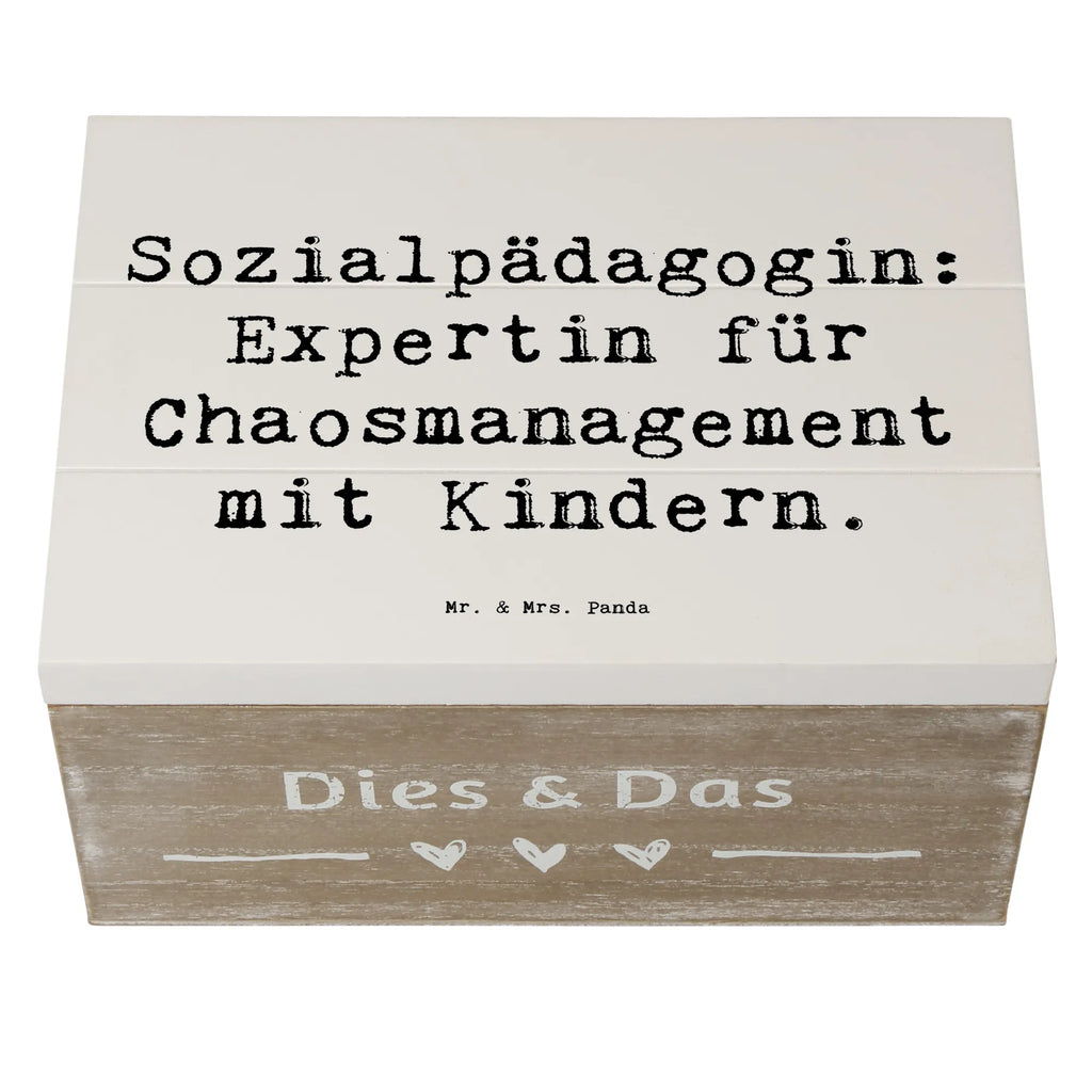 Holzkiste Spruch Sozialpädagogin: Expertin für Chaosmanagement mit Kindern. Holzkiste, Kiste, Schatzkiste, Truhe, Schatulle, XXL, Erinnerungsbox, Erinnerungskiste, Dekokiste, Aufbewahrungsbox, Geschenkbox, Geschenkdose, Beruf, Ausbildung, Jubiläum, Abschied, Rente, Kollege, Kollegin, Geschenk, Schenken, Arbeitskollege, Mitarbeiter, Firma, Danke, Dankeschön