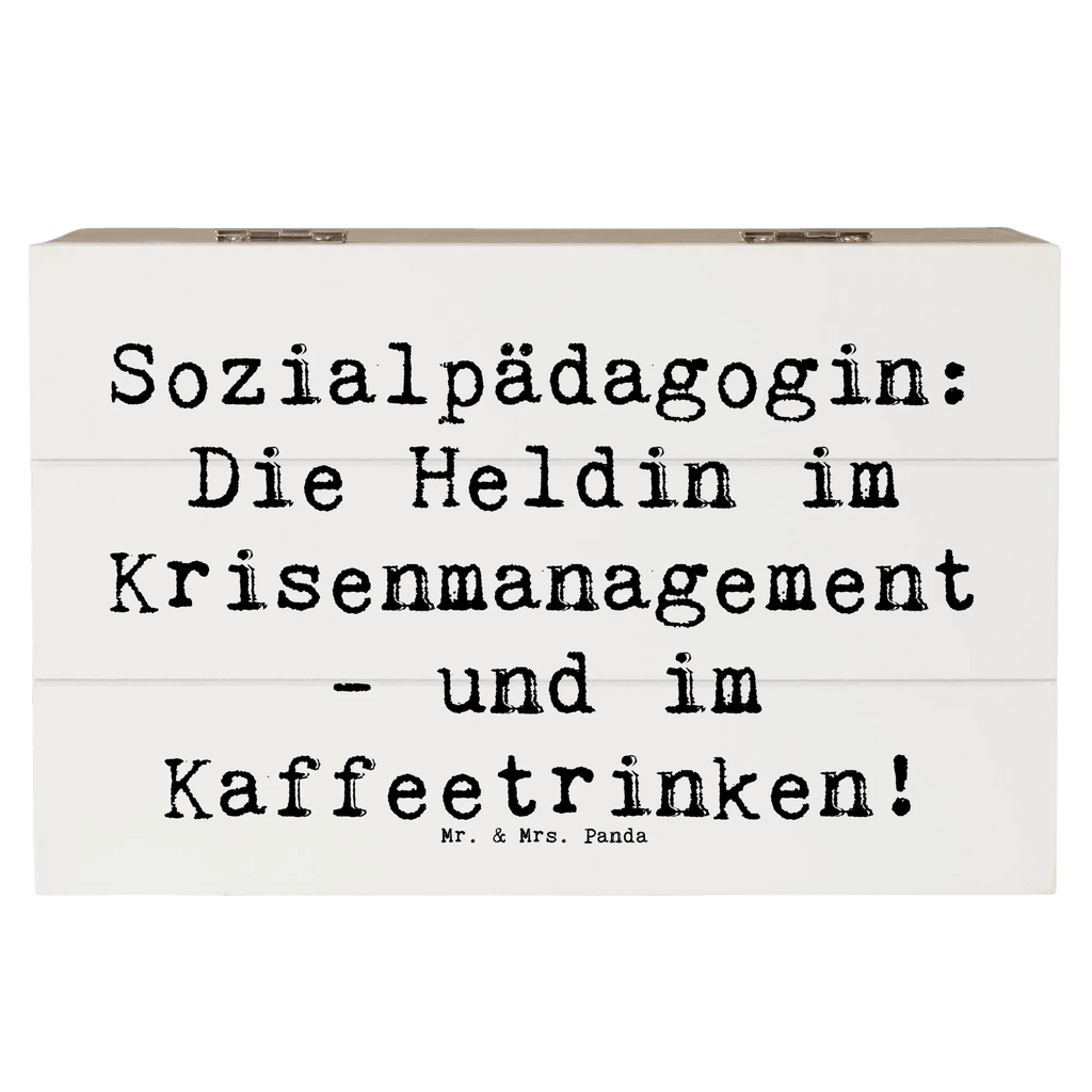 Holzkiste Spruch Sozialpädagogin: Die Heldin im Krisenmanagement - und im Kaffeetrinken! Holzkiste, Kiste, Schatzkiste, Truhe, Schatulle, XXL, Erinnerungsbox, Erinnerungskiste, Dekokiste, Aufbewahrungsbox, Geschenkbox, Geschenkdose, Beruf, Ausbildung, Jubiläum, Abschied, Rente, Kollege, Kollegin, Geschenk, Schenken, Arbeitskollege, Mitarbeiter, Firma, Danke, Dankeschön