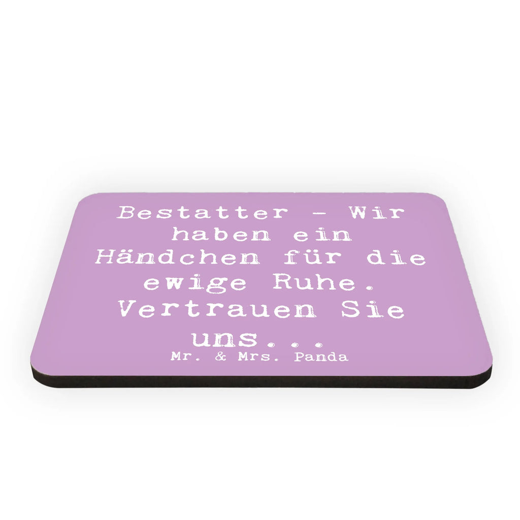 Magnet Spruch Bestatter - Wir haben ein Händchen für die ewige Ruhe. Vertrauen Sie uns... Kühlschrankmagnet, Pinnwandmagnet, Souvenir Magnet, Motivmagnete, Dekomagnet, Whiteboard Magnet, Notiz Magnet, Kühlschrank Dekoration, Beruf, Ausbildung, Jubiläum, Abschied, Rente, Kollege, Kollegin, Geschenk, Schenken, Arbeitskollege, Mitarbeiter, Firma, Danke, Dankeschön