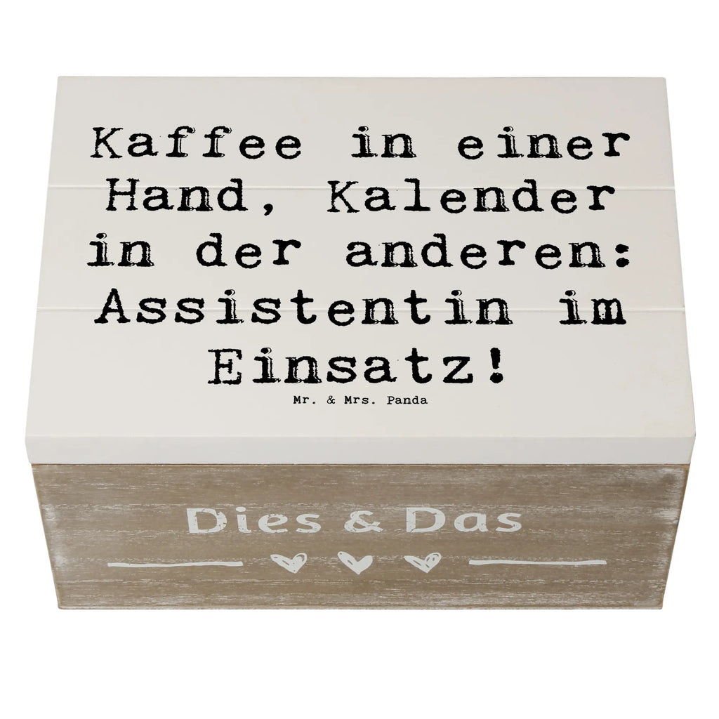 Holzkiste Spruch Kaffee in einer Hand, Kalender in der anderen: Assistentin im Einsatz! Holzkiste, Kiste, Schatzkiste, Truhe, Schatulle, XXL, Erinnerungsbox, Erinnerungskiste, Dekokiste, Aufbewahrungsbox, Geschenkbox, Geschenkdose, Beruf, Ausbildung, Jubiläum, Abschied, Rente, Kollege, Kollegin, Geschenk, Schenken, Arbeitskollege, Mitarbeiter, Firma, Danke, Dankeschön