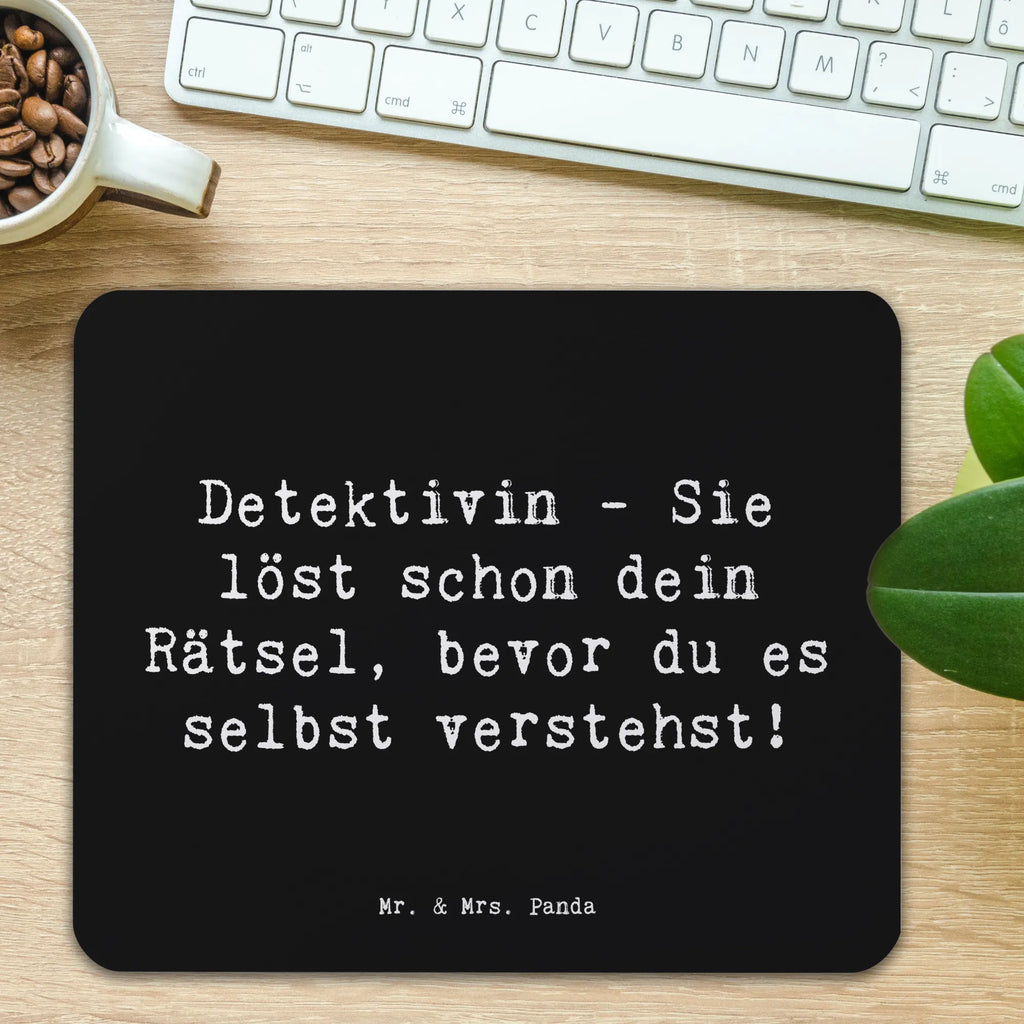 Mauspad Spruch Detektivin - Sie löst schon dein Rätsel, bevor du es selbst verstehst! Mousepad, Computer zubehör, Büroausstattung, PC Zubehör, Arbeitszimmer, Mauspad, Einzigartiges Mauspad, Designer Mauspad, Mausunterlage, Mauspad Büro, Beruf, Ausbildung, Jubiläum, Abschied, Rente, Kollege, Kollegin, Geschenk, Schenken, Arbeitskollege, Mitarbeiter, Firma, Danke, Dankeschön