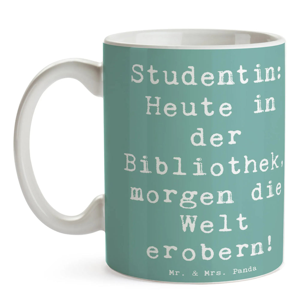 Tasse Spruch Studentin: Heute in der Bibliothek, morgen die Welt erobern! Tasse, Kaffeetasse, Teetasse, Becher, Kaffeebecher, Teebecher, Keramiktasse, Porzellantasse, Büro Tasse, Geschenk Tasse, Tasse Sprüche, Tasse Motive, Kaffeetassen, Tasse bedrucken, Designer Tasse, Cappuccino Tassen, Schöne Teetassen, Beruf, Ausbildung, Jubiläum, Abschied, Rente, Kollege, Kollegin, Geschenk, Schenken, Arbeitskollege, Mitarbeiter, Firma, Danke, Dankeschön