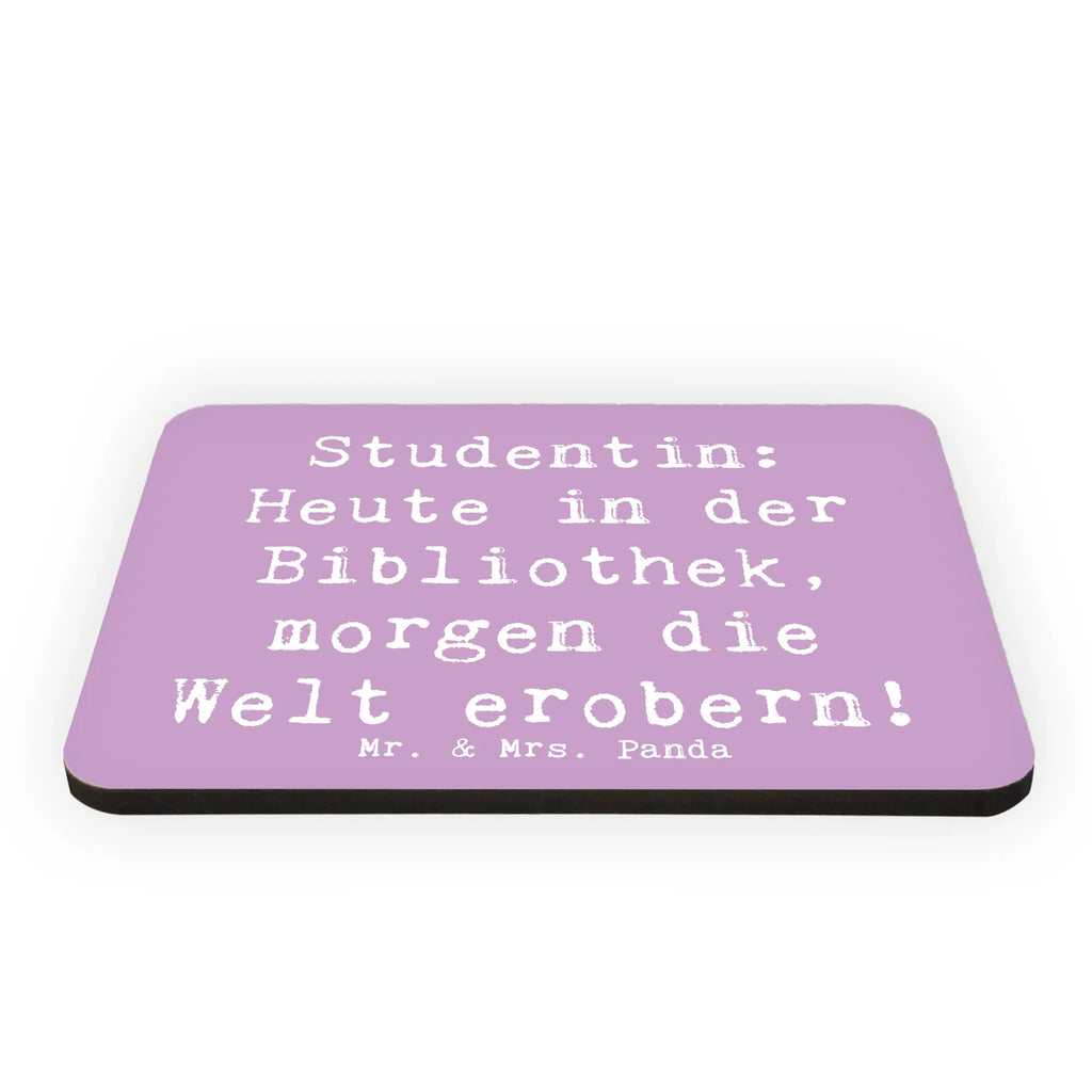 Magnet Spruch Studentin: Heute in der Bibliothek, morgen die Welt erobern! Kühlschrankmagnet, Pinnwandmagnet, Souvenir Magnet, Motivmagnete, Dekomagnet, Whiteboard Magnet, Notiz Magnet, Kühlschrank Dekoration, Beruf, Ausbildung, Jubiläum, Abschied, Rente, Kollege, Kollegin, Geschenk, Schenken, Arbeitskollege, Mitarbeiter, Firma, Danke, Dankeschön