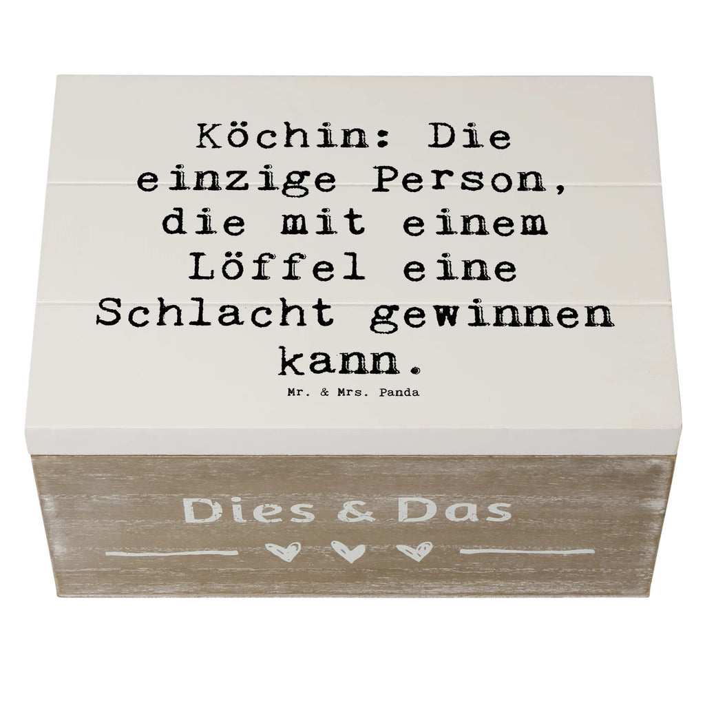 Holzkiste Spruch Köchin: Die einzige Person, die mit einem Löffel eine Schlacht gewinnen kann. Holzkiste, Kiste, Schatzkiste, Truhe, Schatulle, XXL, Erinnerungsbox, Erinnerungskiste, Dekokiste, Aufbewahrungsbox, Geschenkbox, Geschenkdose, Beruf, Ausbildung, Jubiläum, Abschied, Rente, Kollege, Kollegin, Geschenk, Schenken, Arbeitskollege, Mitarbeiter, Firma, Danke, Dankeschön