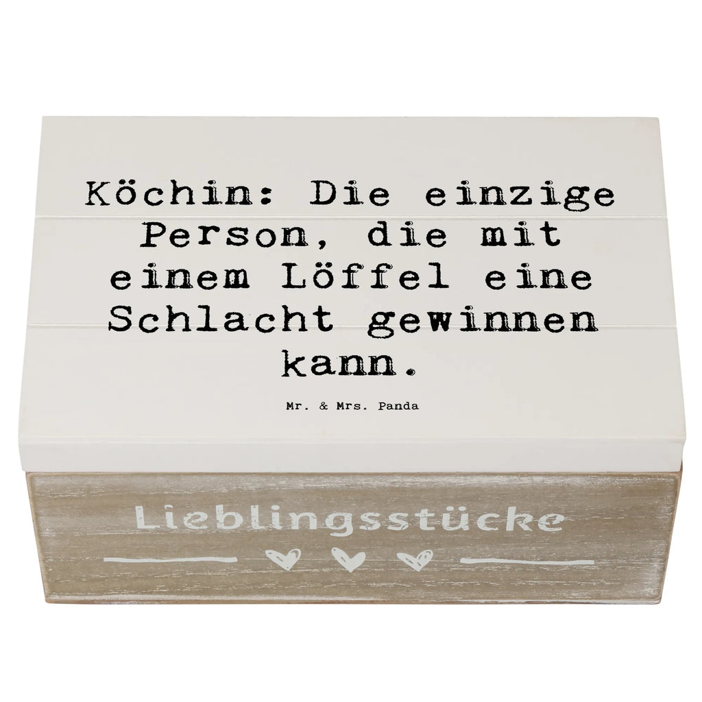 Holzkiste Spruch Köchin: Die einzige Person, die mit einem Löffel eine Schlacht gewinnen kann. Holzkiste, Kiste, Schatzkiste, Truhe, Schatulle, XXL, Erinnerungsbox, Erinnerungskiste, Dekokiste, Aufbewahrungsbox, Geschenkbox, Geschenkdose, Beruf, Ausbildung, Jubiläum, Abschied, Rente, Kollege, Kollegin, Geschenk, Schenken, Arbeitskollege, Mitarbeiter, Firma, Danke, Dankeschön