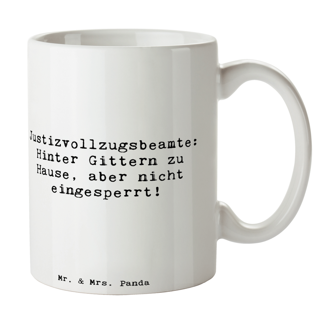 Tasse Spruch Justizvollzugsbeamte: Hinter Gittern zu Hause, aber nicht eingesperrt! Tasse, Kaffeetasse, Teetasse, Becher, Kaffeebecher, Teebecher, Keramiktasse, Porzellantasse, Büro Tasse, Geschenk Tasse, Tasse Sprüche, Tasse Motive, Kaffeetassen, Tasse bedrucken, Designer Tasse, Cappuccino Tassen, Schöne Teetassen, Beruf, Ausbildung, Jubiläum, Abschied, Rente, Kollege, Kollegin, Geschenk, Schenken, Arbeitskollege, Mitarbeiter, Firma, Danke, Dankeschön