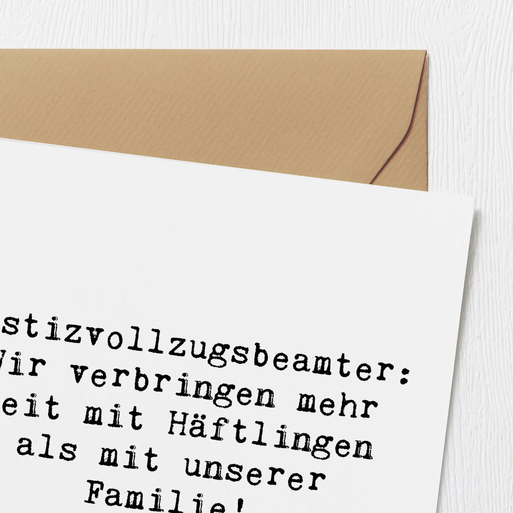 Deluxe Karte Spruch Justizvollzugsbeamter: Wir verbringen mehr Zeit mit Häftlingen als mit unserer Familie! Karte, Grußkarte, Klappkarte, Einladungskarte, Glückwunschkarte, Hochzeitskarte, Geburtstagskarte, Hochwertige Grußkarte, Hochwertige Klappkarte, Beruf, Ausbildung, Jubiläum, Abschied, Rente, Kollege, Kollegin, Geschenk, Schenken, Arbeitskollege, Mitarbeiter, Firma, Danke, Dankeschön